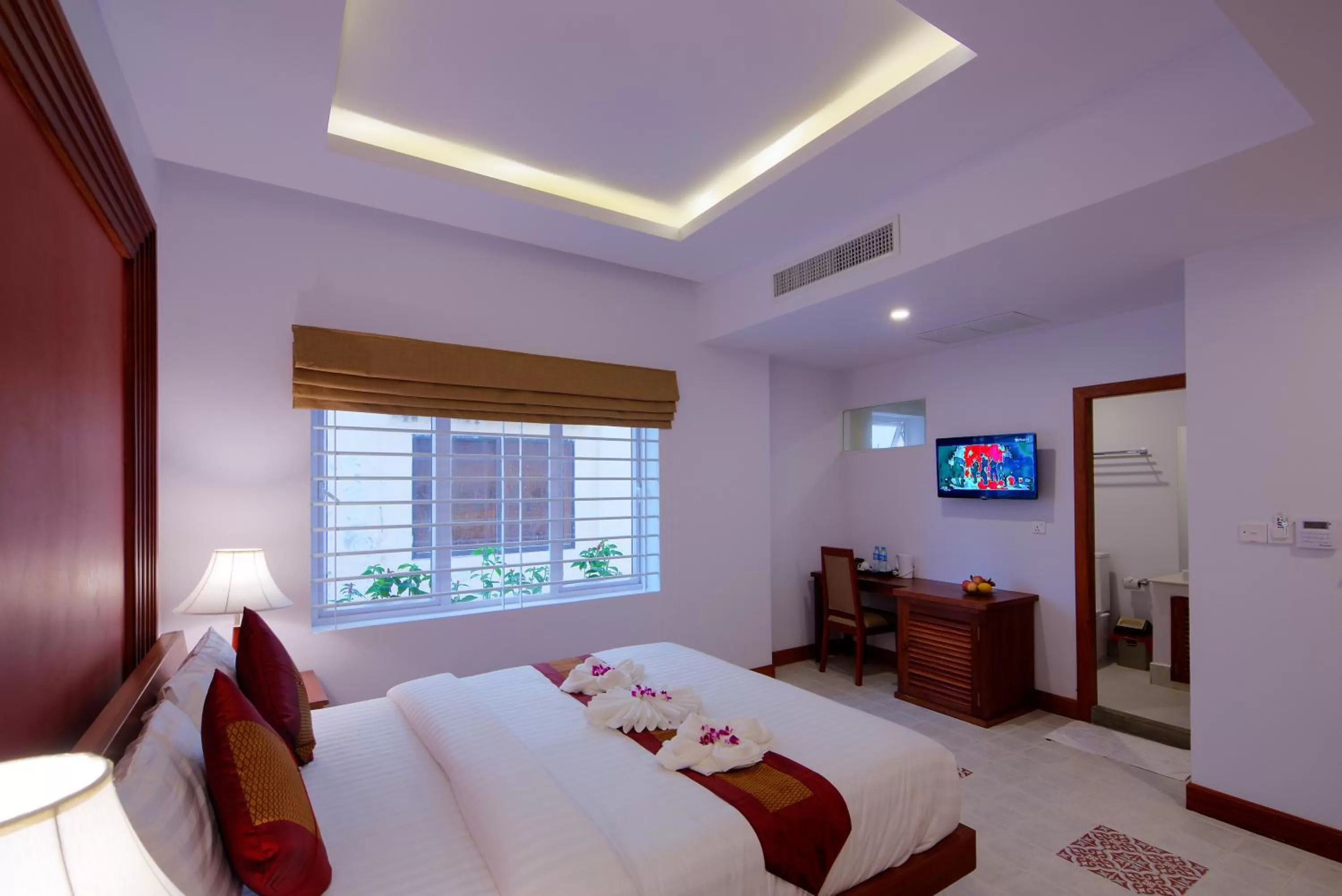 Deluxe Club Room-Free Pick Up in Shadow Angkor Residence