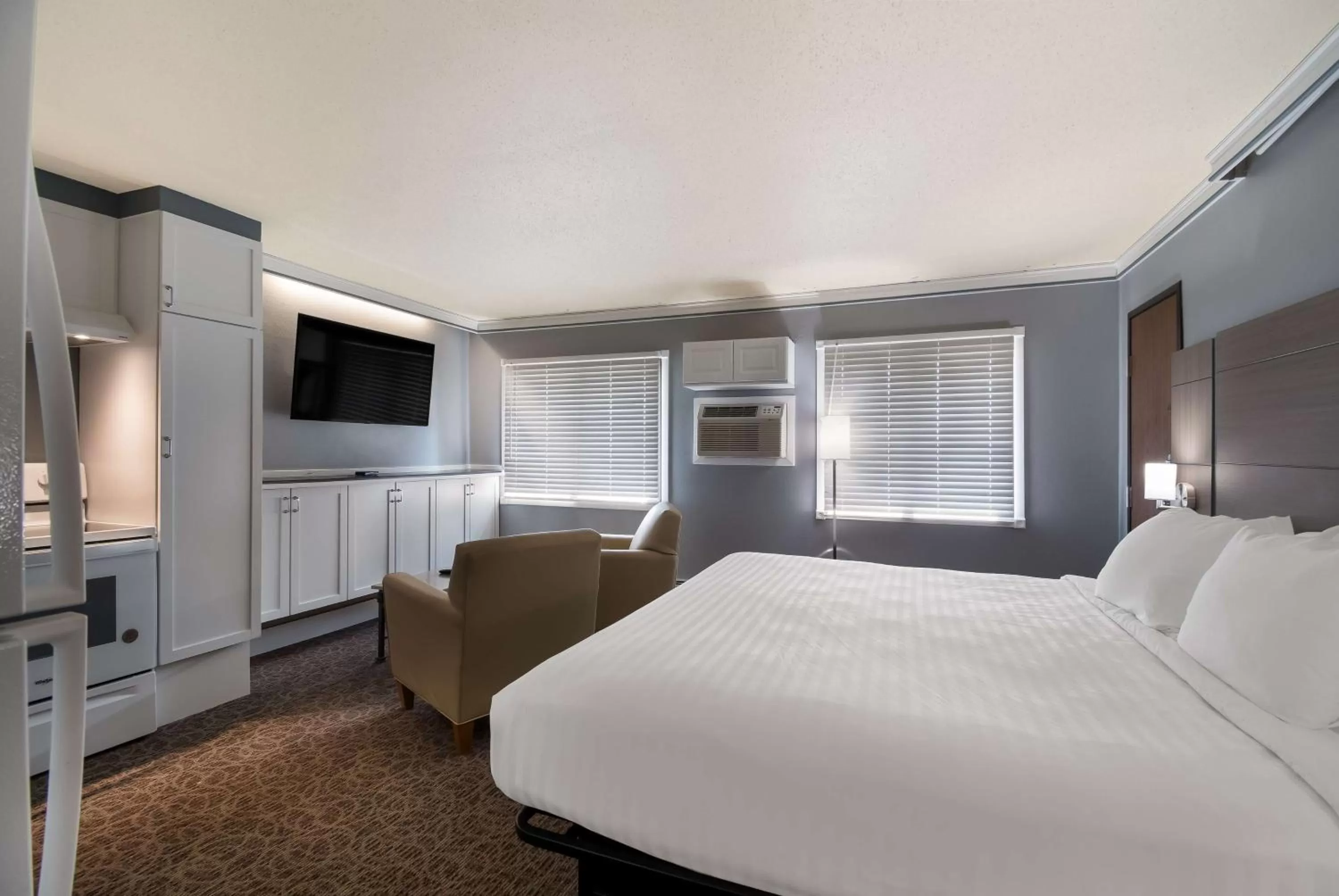 Larger King Room with Kitchen - Non-Smoking in Best Western Bemidji