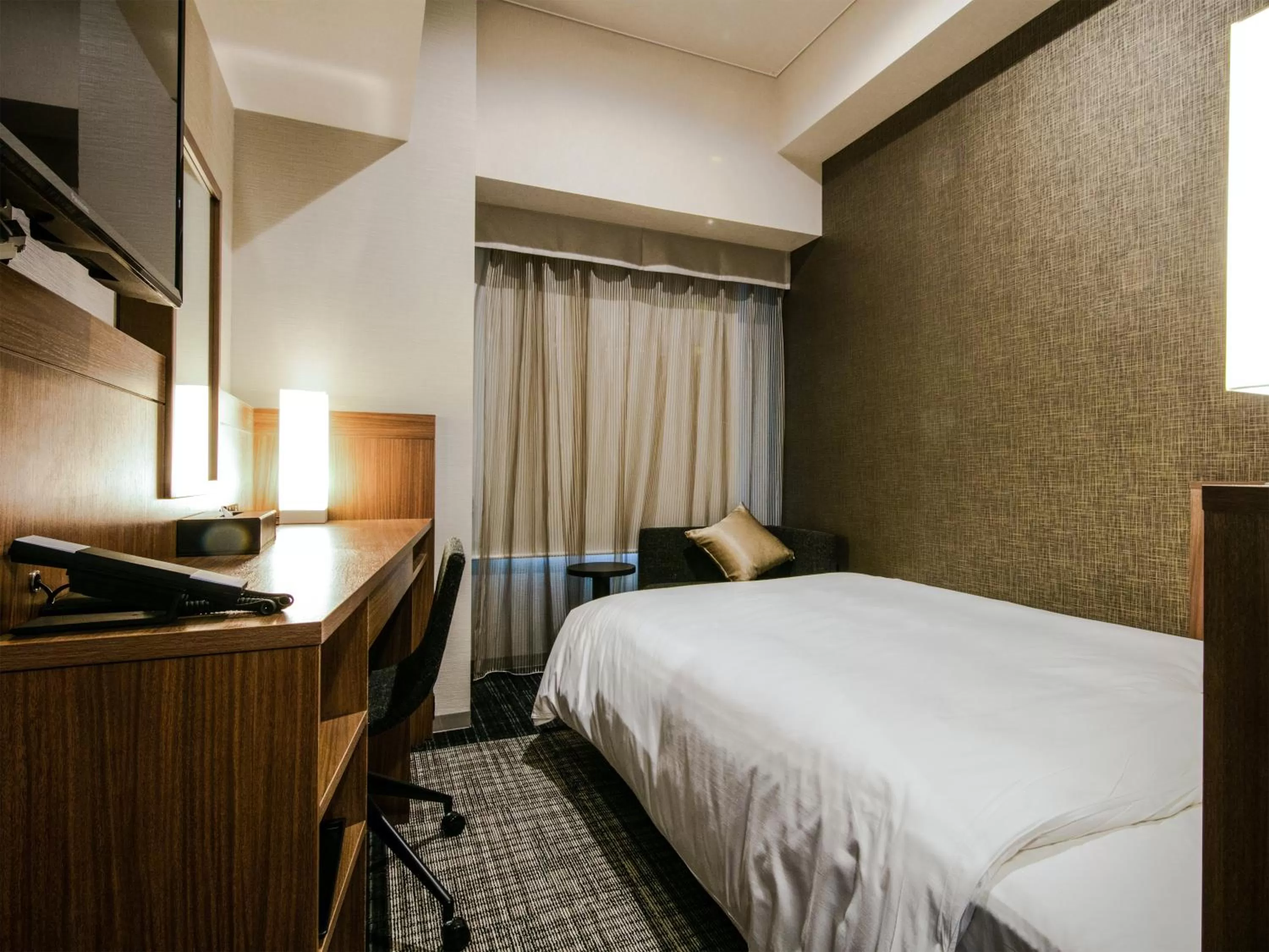 Single Room - Smoking in Four Points Flex by Sheraton Osaka Umeda