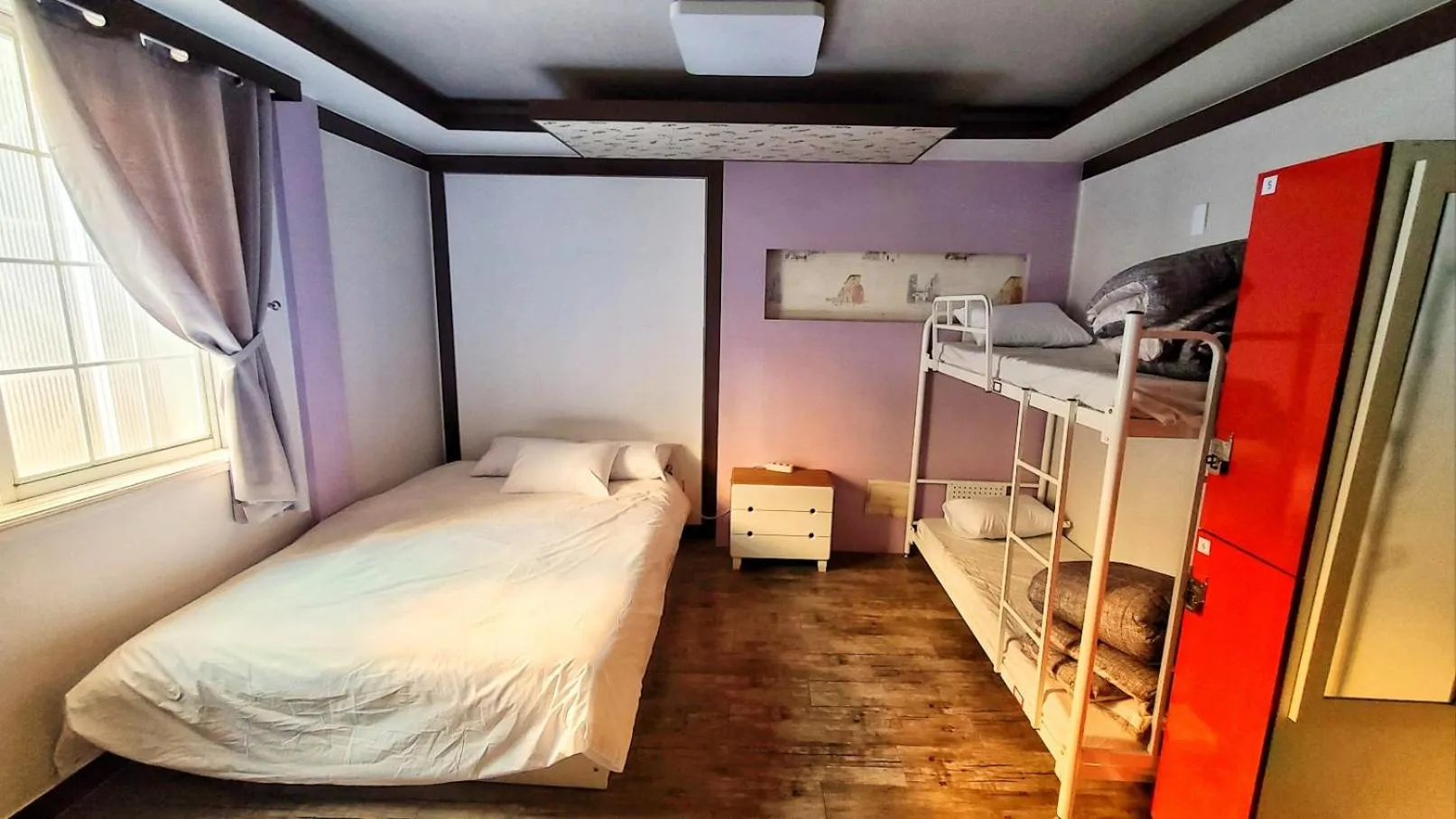 Deluxe Quadruple Room with Private Bathroom in Kimchee Busan Downtown Guesthouse