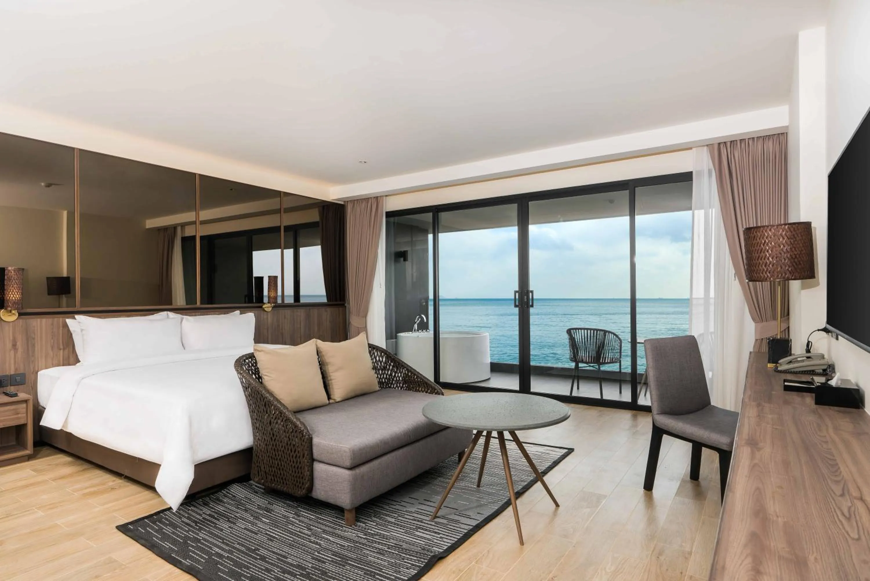 Oceanfront Skybath in Ana Anan Resort & Villas Pattaya
