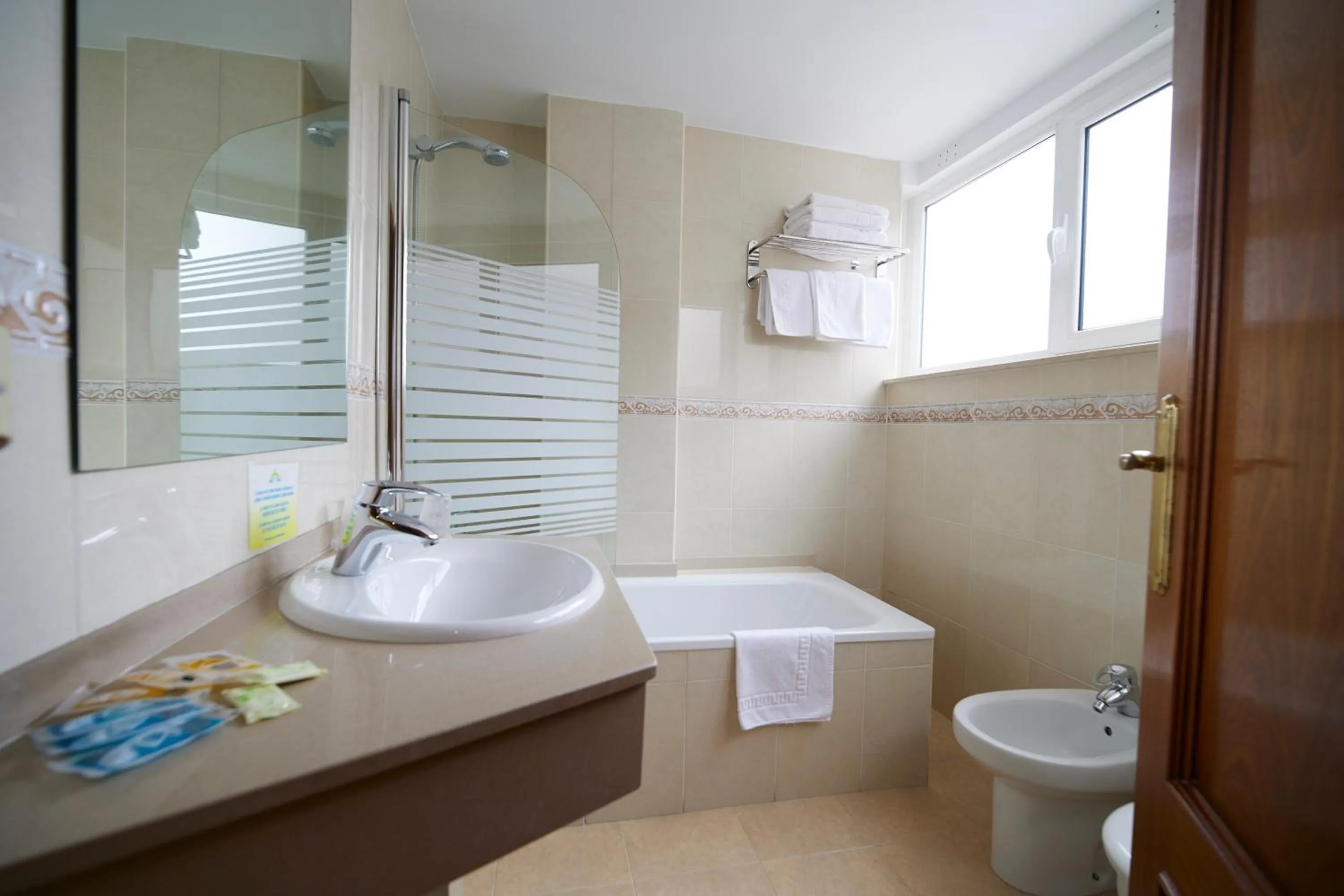 Superior Twin Room with Spa Bath in Hotel Villalegre