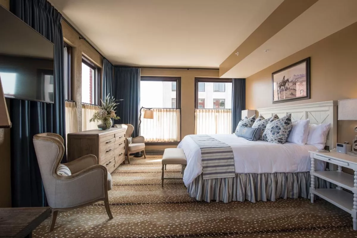 Deluxe King Suite in Frontier Hotel Pawhuska