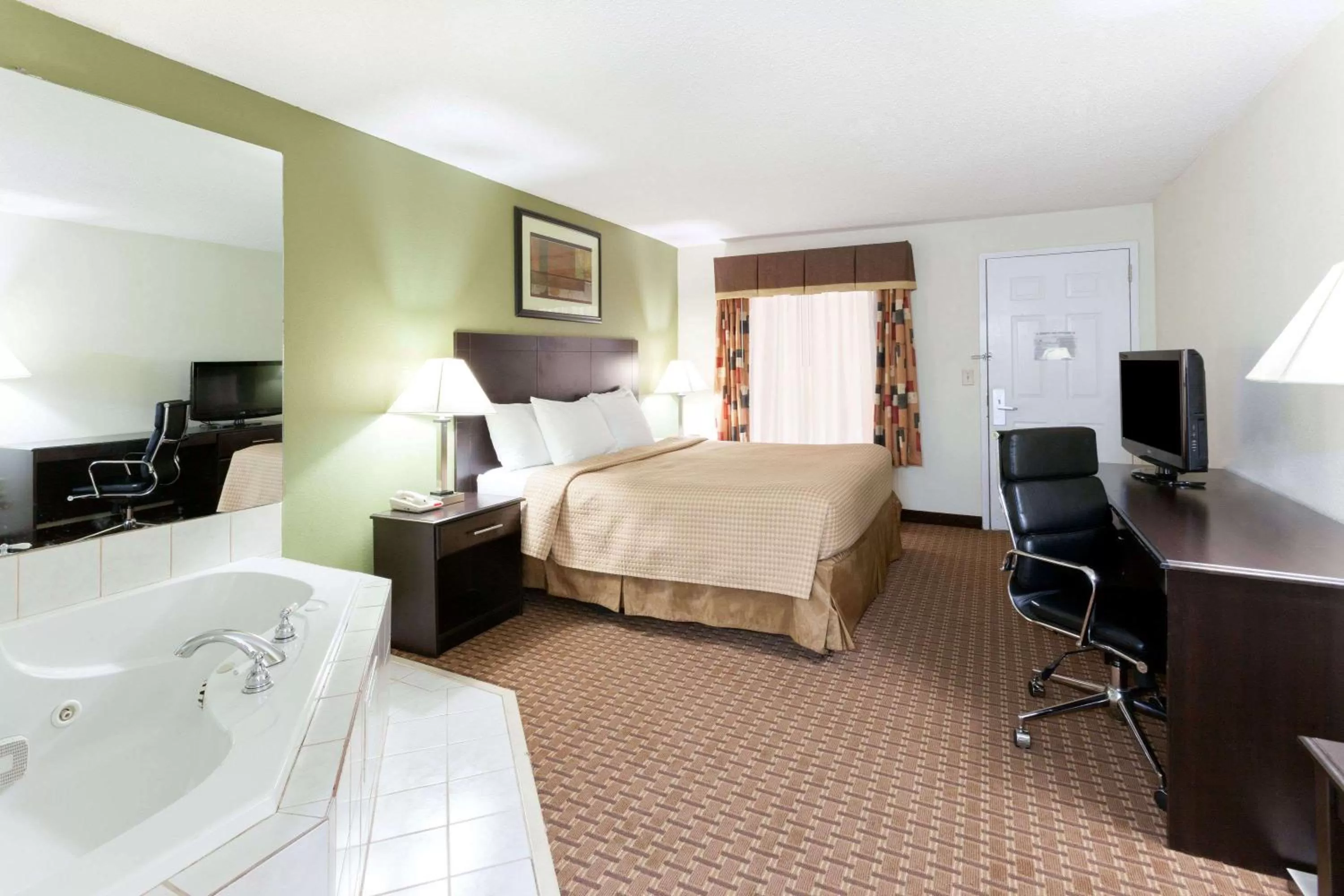 King Studio Suite - Non-Smoking in Super 8 by Wyndham Decatur/Dntn/Atlanta Area