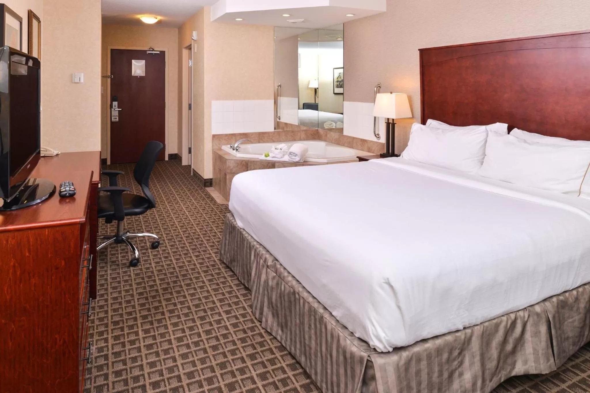 Deluxe King Suite in Holiday Inn Express Edmonton North by IHG