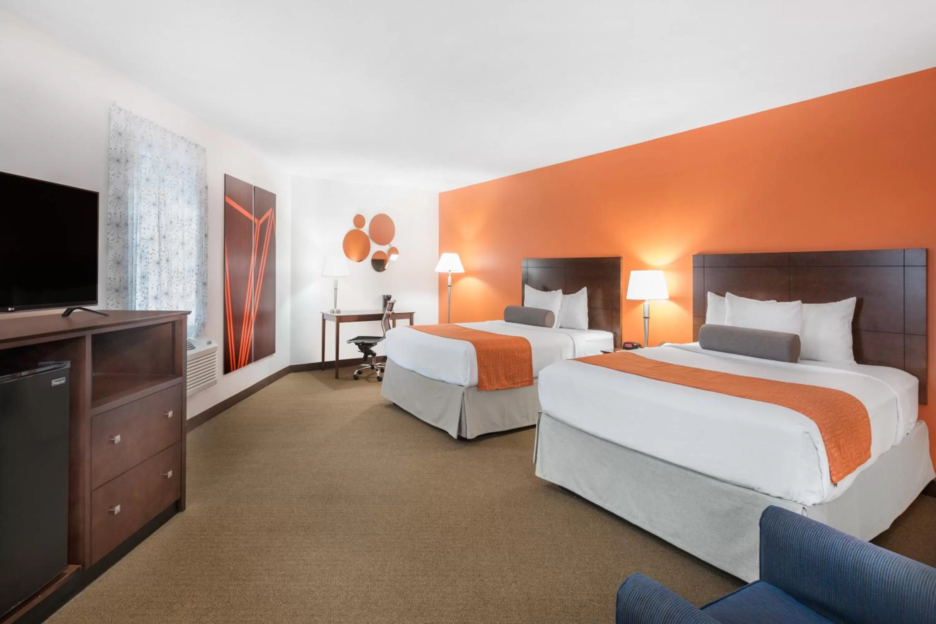 Queen Room with Two Queen Beds - Non-Smoking in Howard Johnson by Wyndham Quincy/ Boston