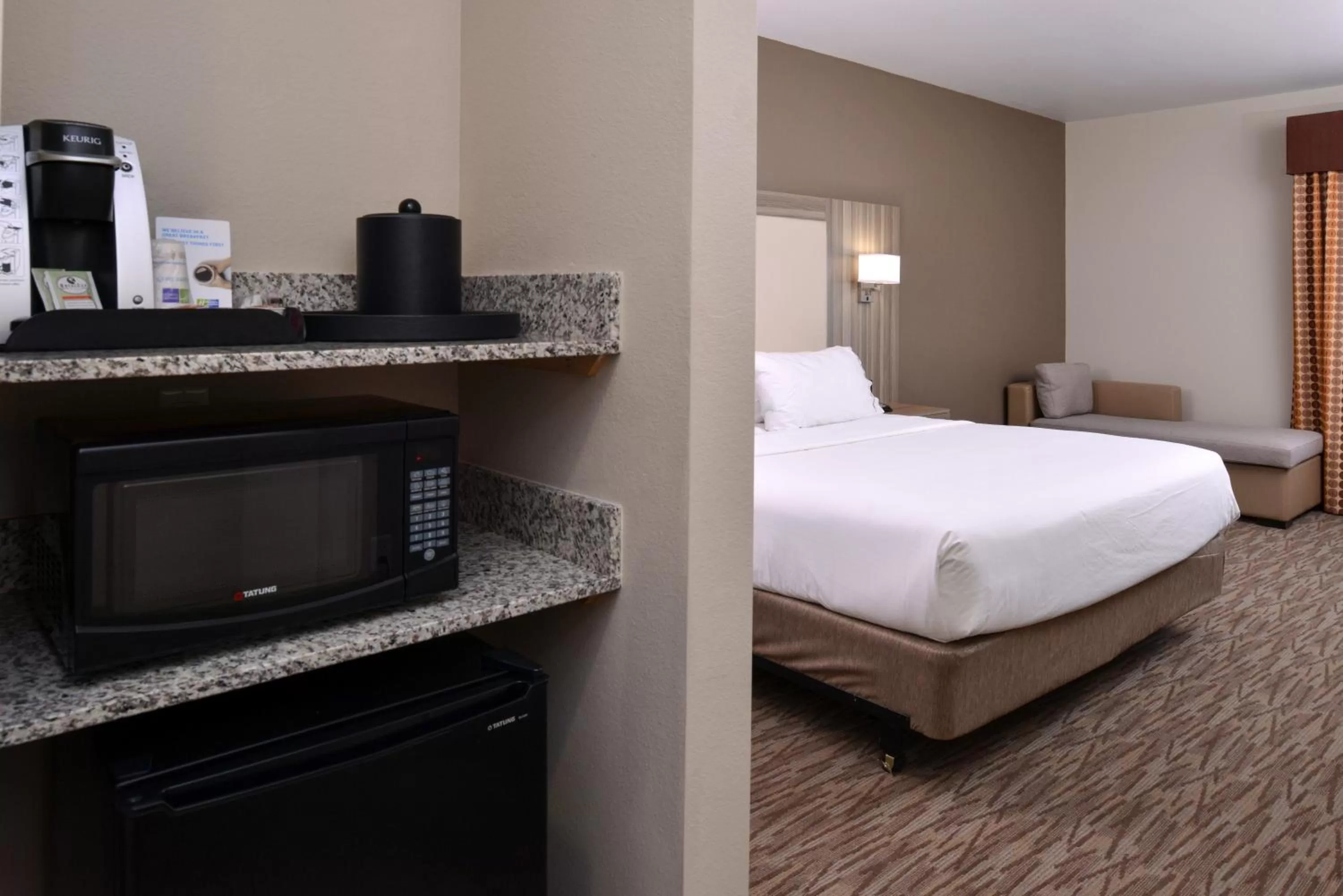 Standard King Room in Holiday Inn Express & Suites Williams by IHG