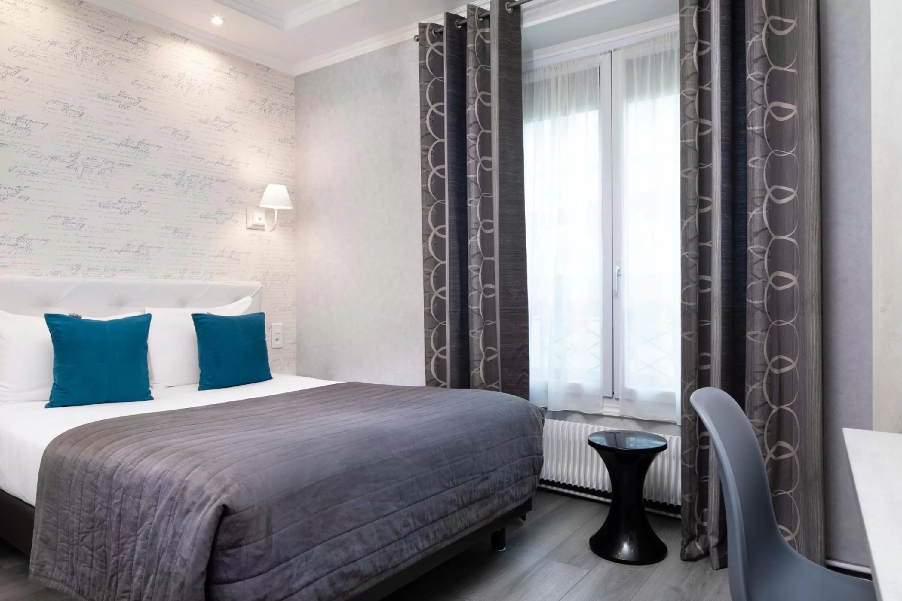 Double Room in Hôtel de Genève