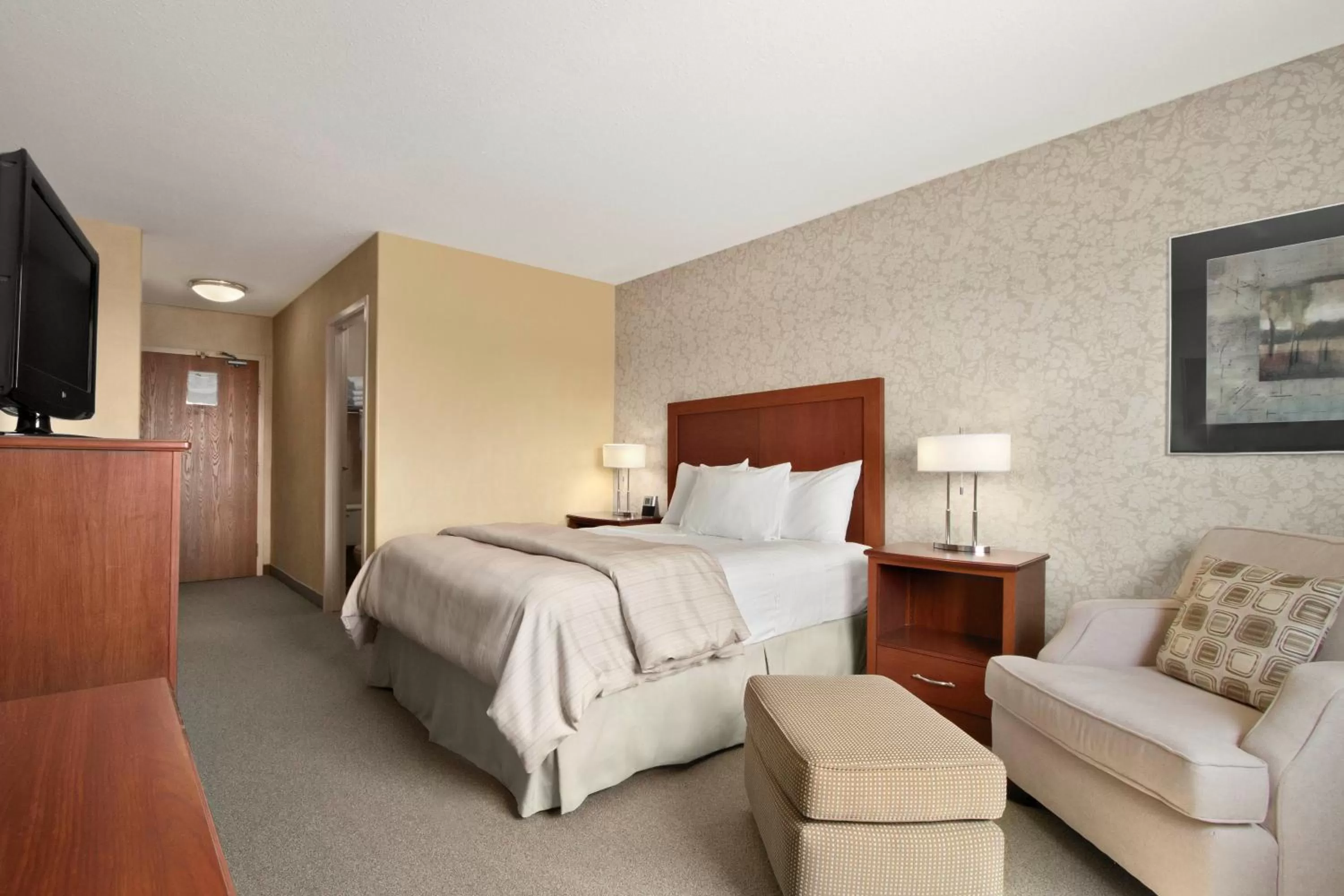 Queen Room - Non-Smoking in Days Inn & Suites by Wyndham Brandon