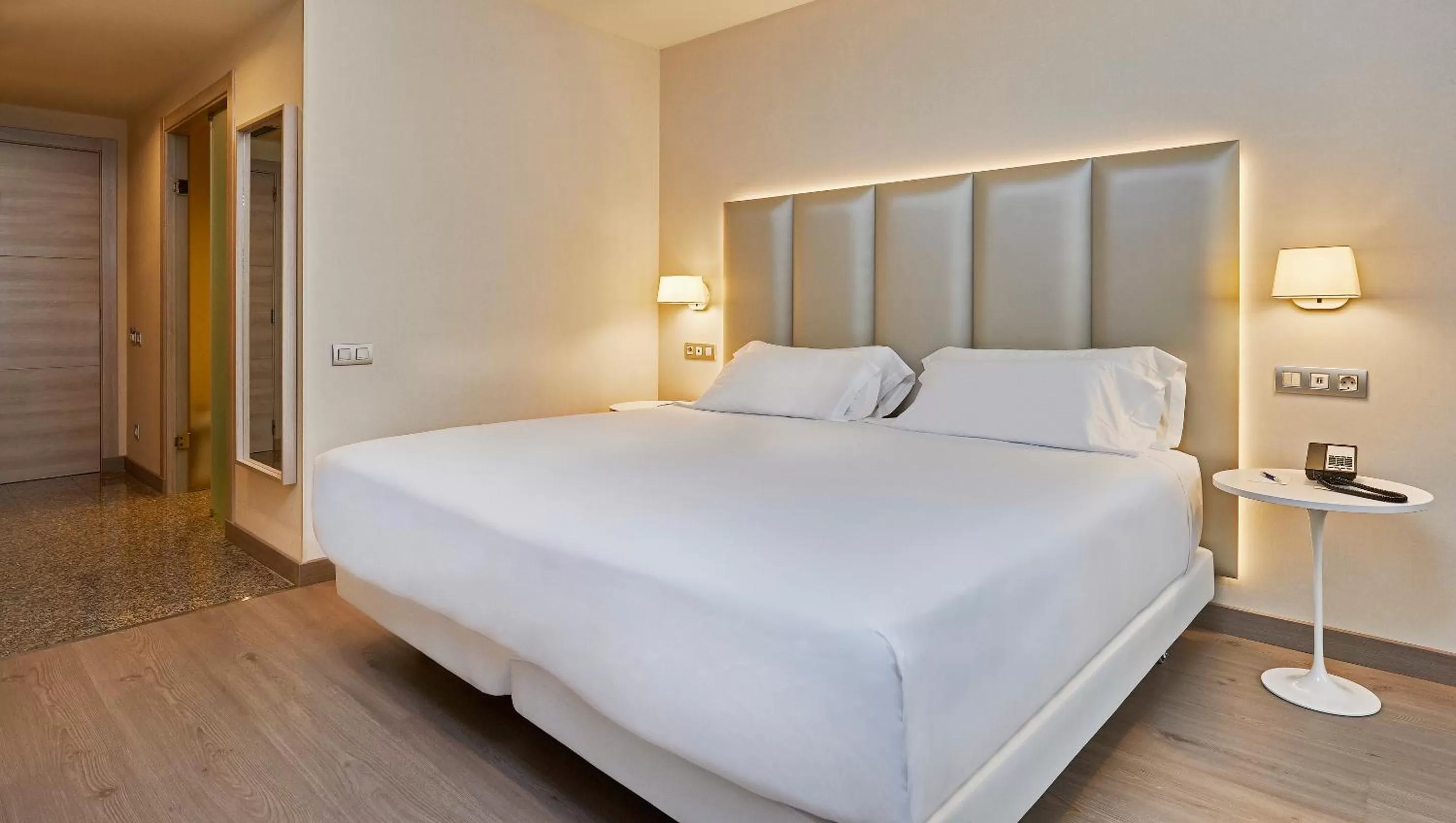 Standard Double or Twin Room in Hesperia A Coruña Centro