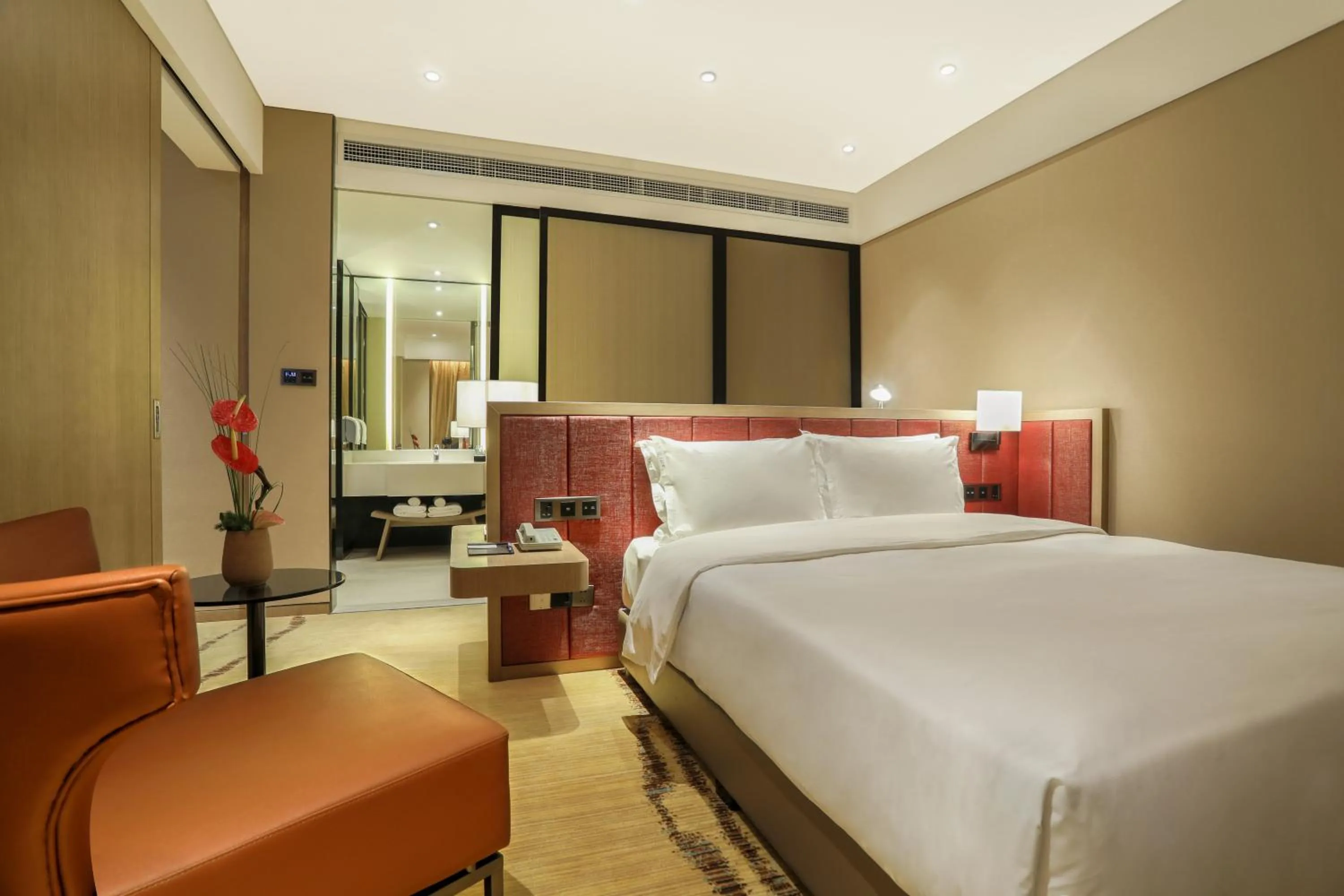 King Suite in Holiday Inn Express Chengdu Wenjiang Hotspring by IHG