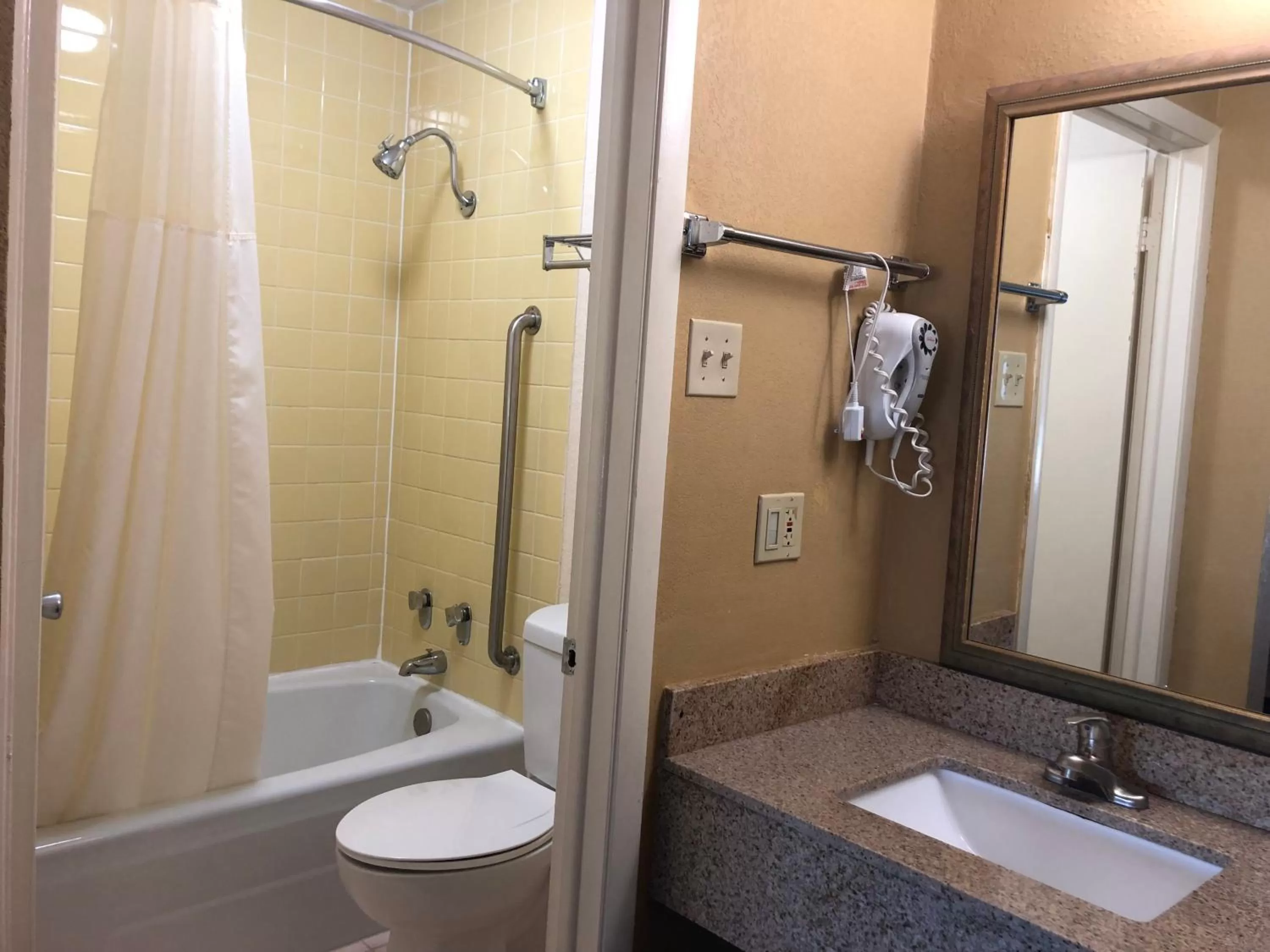 King Room - Non-Smoking in Quality Inn Alachua - Gainesville Area