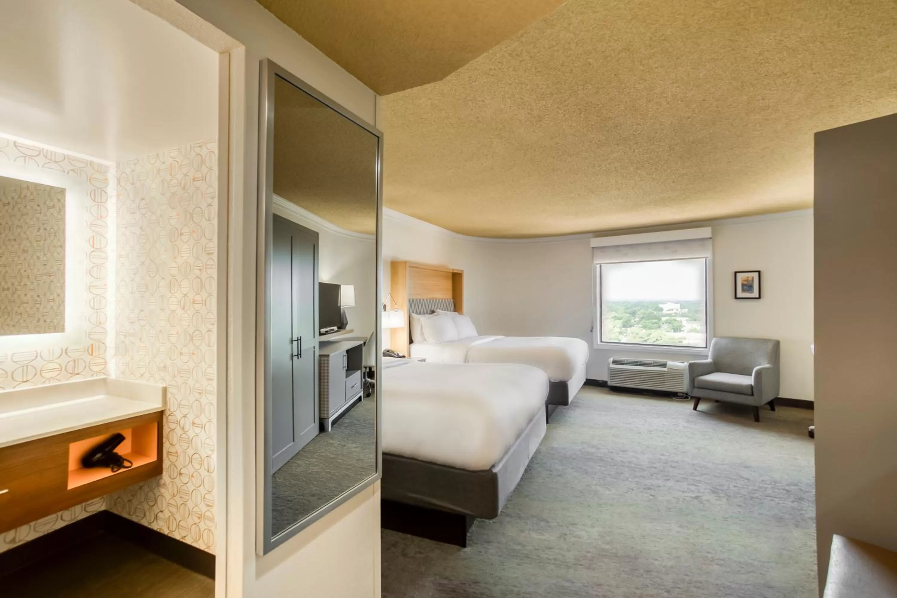 Standard Queen Room with Two Queen Beds in Holiday Inn Mobile Downtown Historic District by IHG