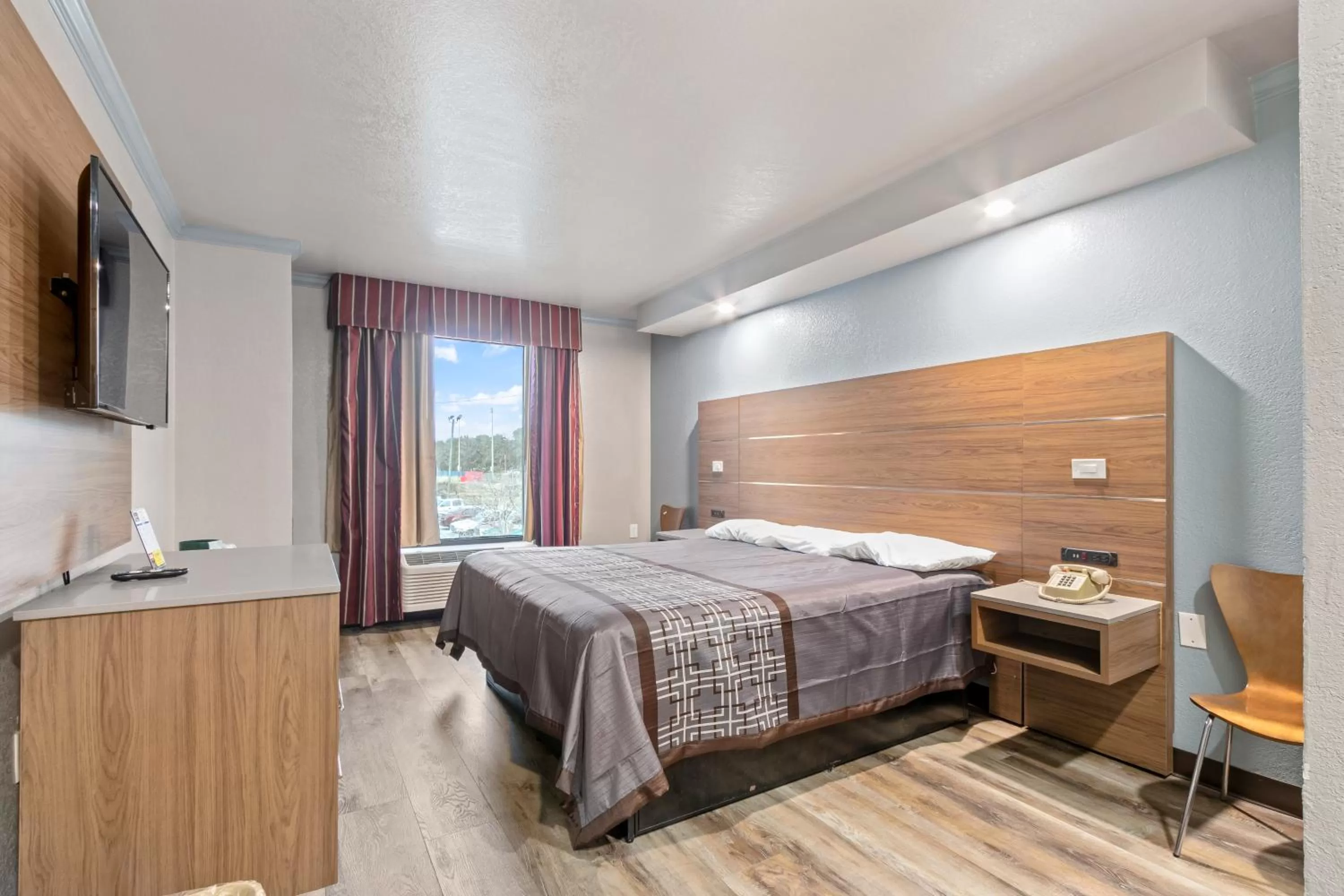 King Room - Smoking  in Regency Inn Near Boardwalk & Hurlburt Field