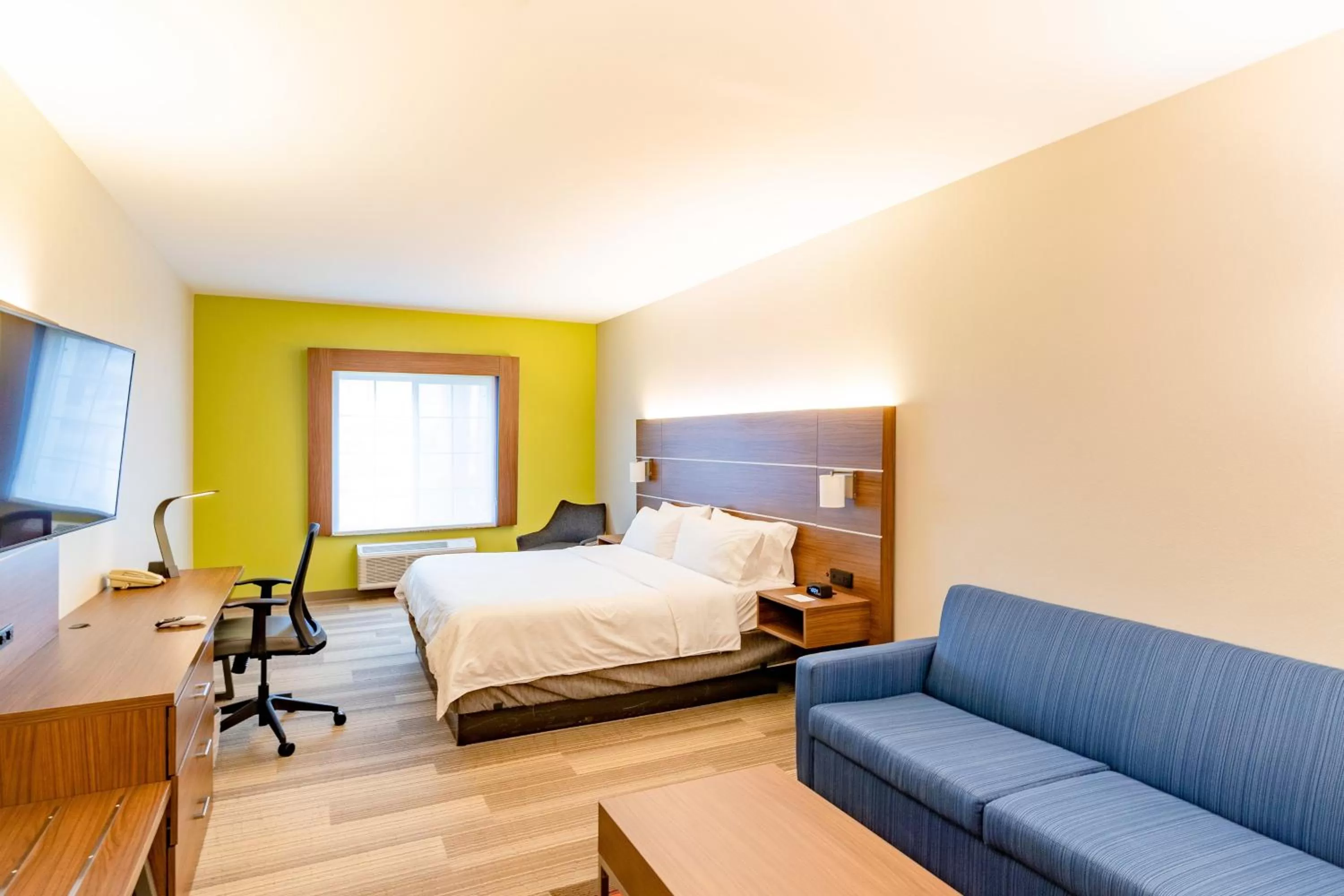 King Suite in Holiday Inn Express Hereford by IHG