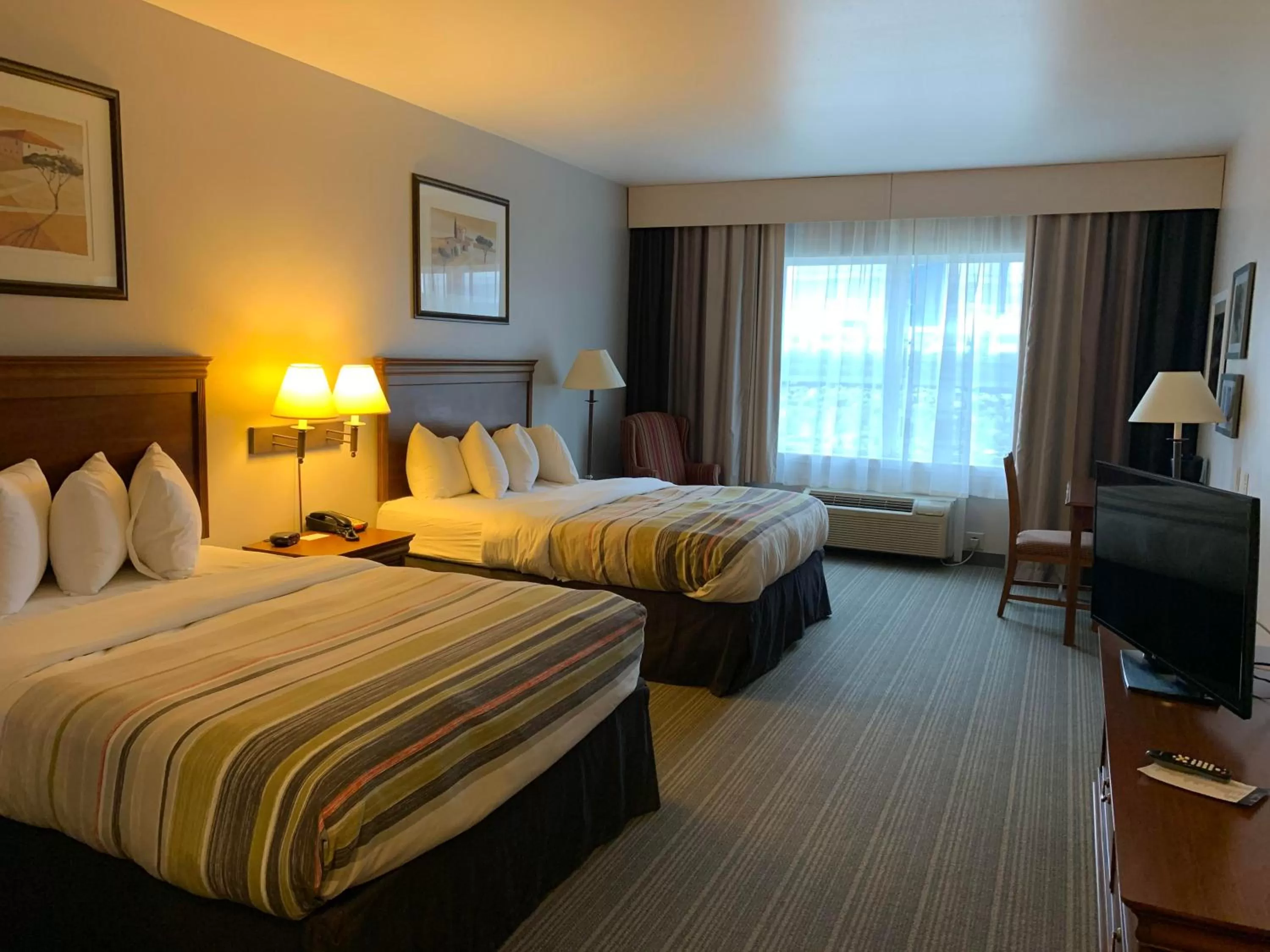 Queen Room with Two Queen Beds - Disability Access-Roll In Shower-Non-Smoking in Country Inn & Suites by Radisson, Chambersburg, PA