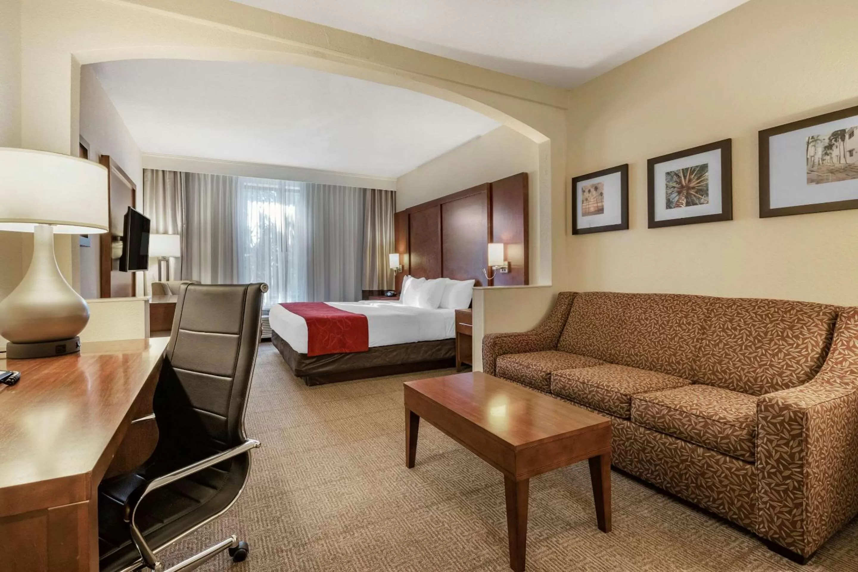 King Suite with Hearing Accessible - Accessible/Non-Smoking in Comfort Suites Miami