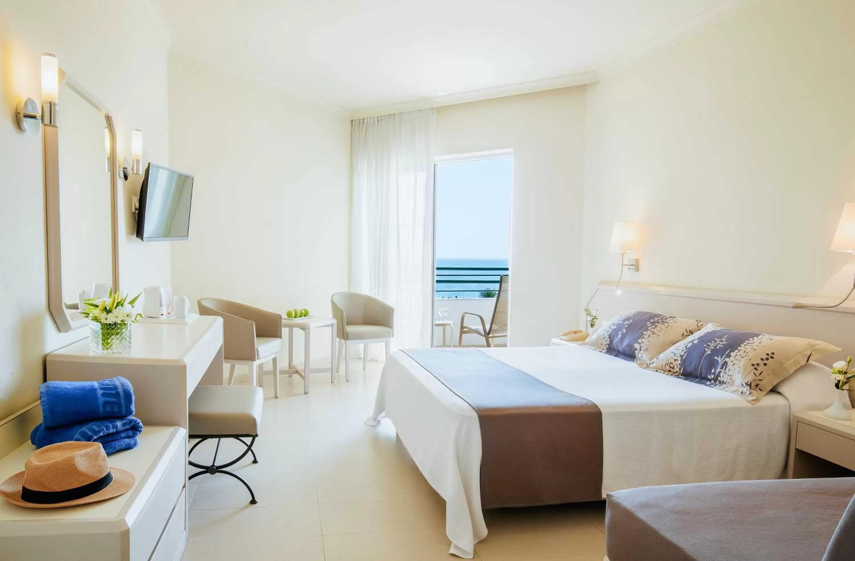 Twin Room with Sea View - single occupancy in Louis Imperial Beach