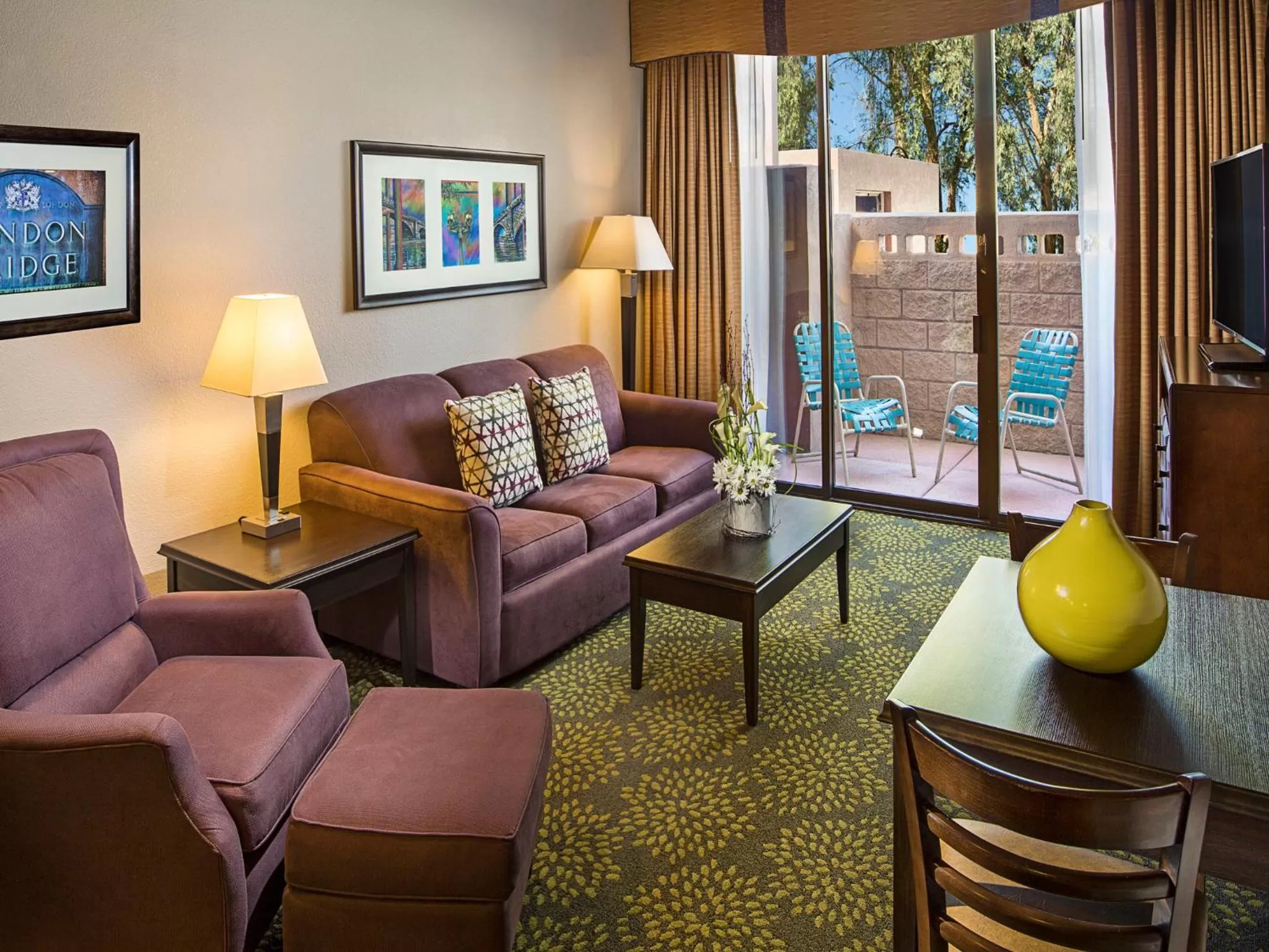 One-Bedroom King Deluxe Suite  in London Bridge Resort