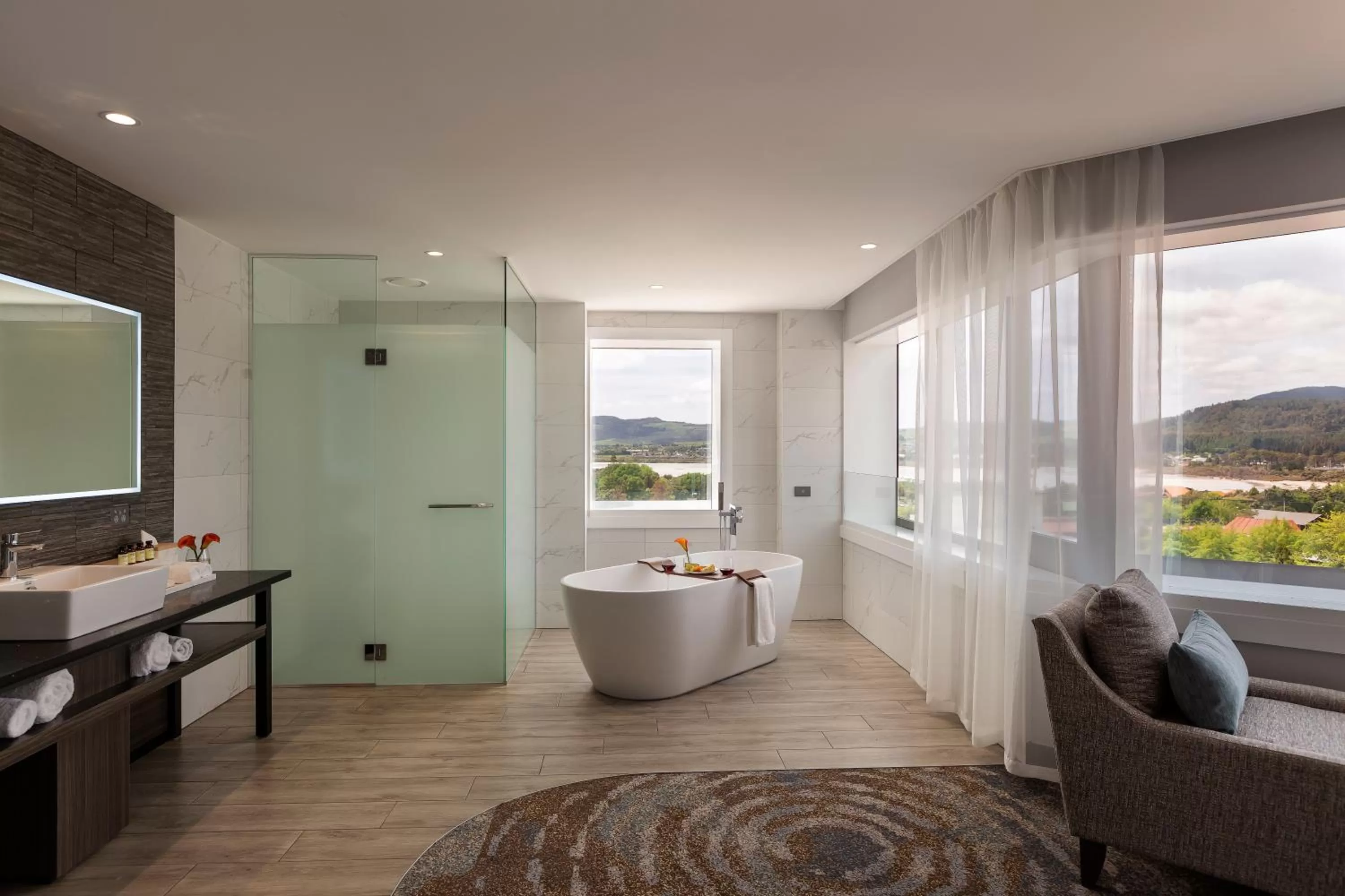 Executive King Suite with Lake View in Pullman Rotorua