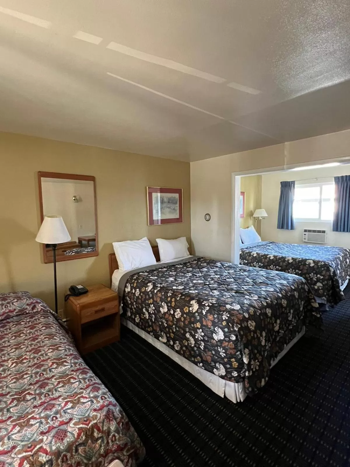 Classic Room with Three Beds in Marco Polo Motel