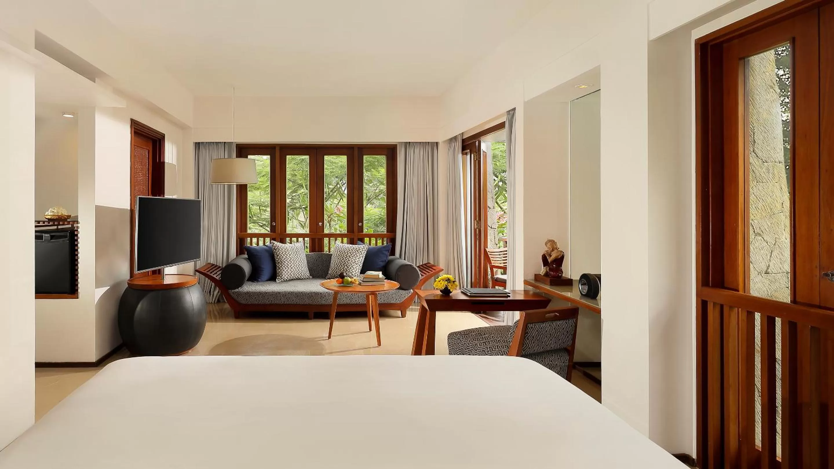 Impressive Forest Corner Suite with Butler Service - King Bed in Maya Ubud Resort & Spa