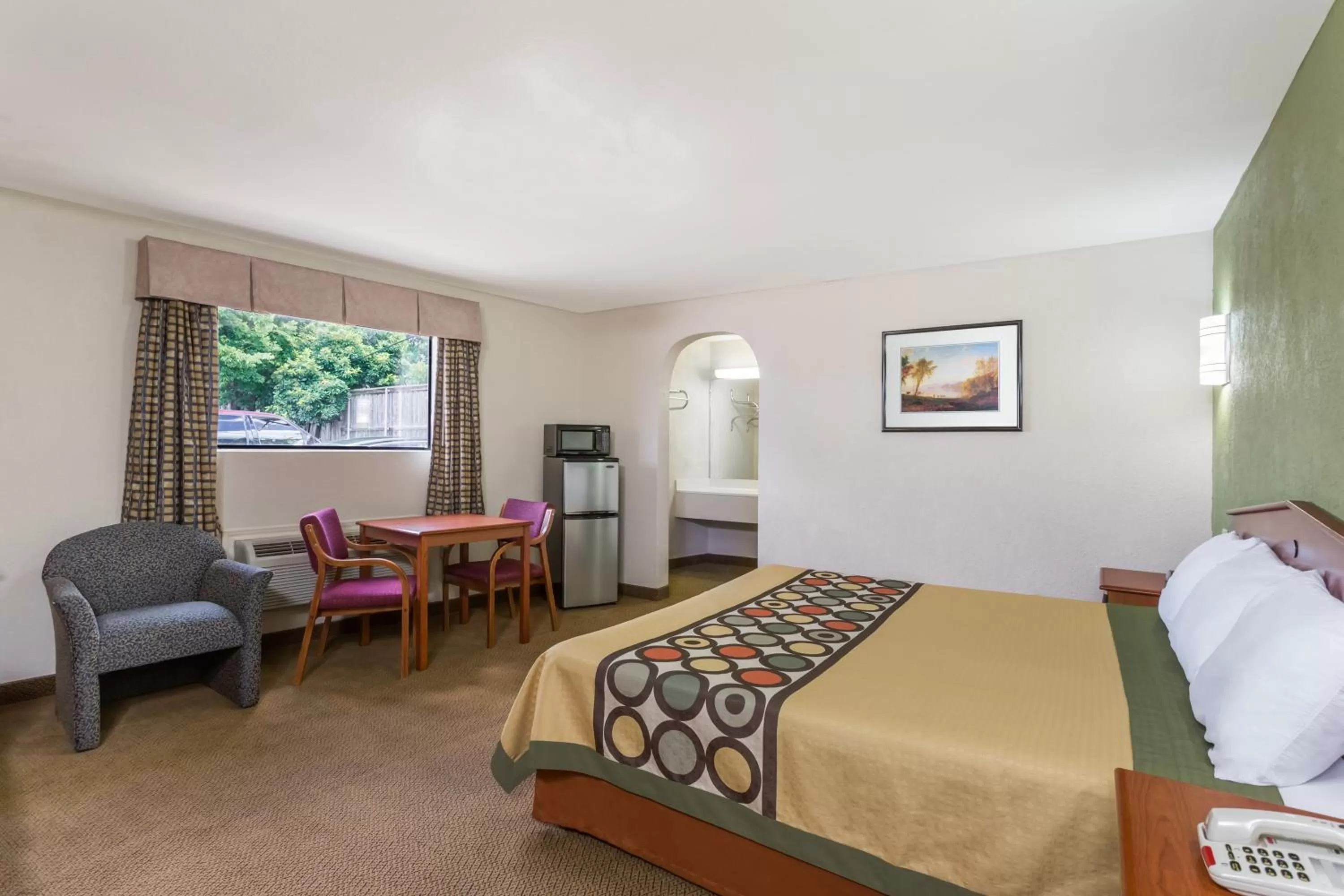 King Suite- Non-Smoking in Knights Inn Franklin Ave Waco