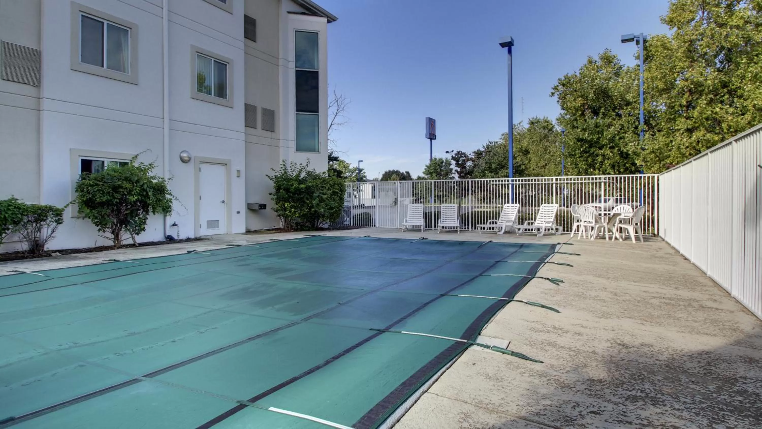 Swimming pool in Motel 6-Springfield, IL I-55 I-72