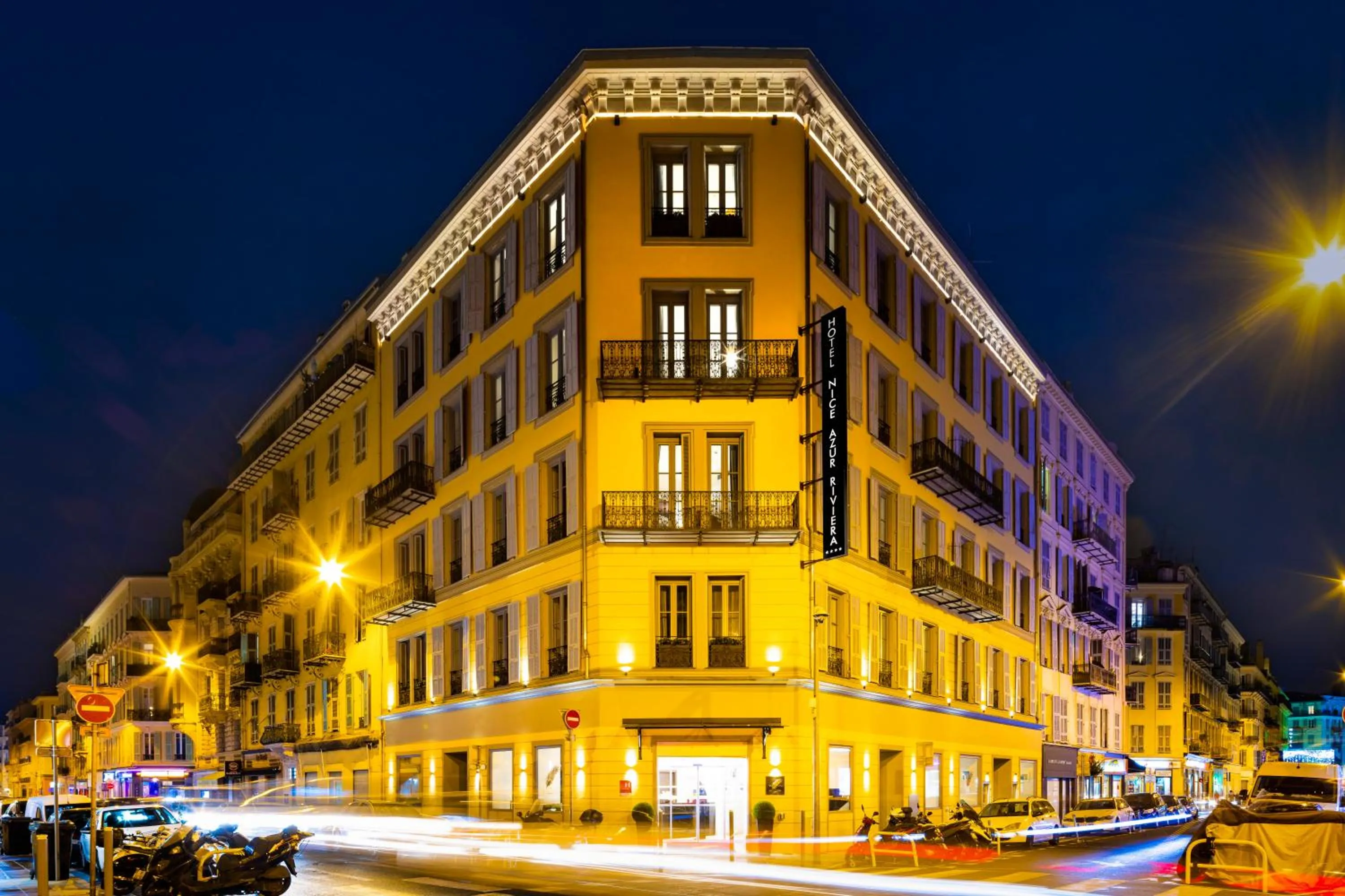 Property building in Hôtel Nice Azur Riviera