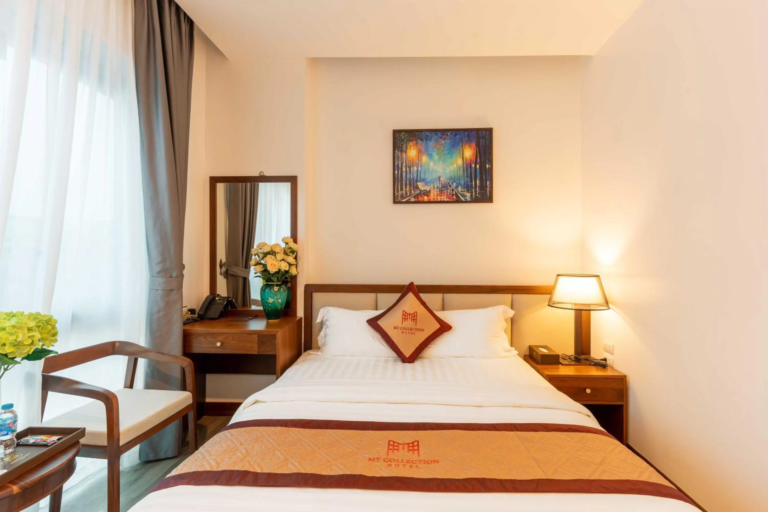 Photo of the whole room, Bed in MT Collection Hotel