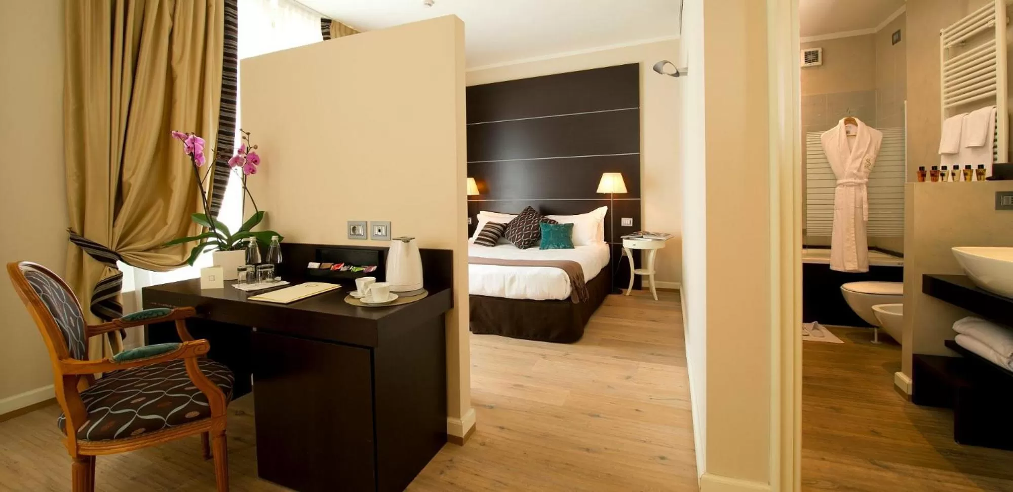 Superior Double or Twin Room in TownHouse 33