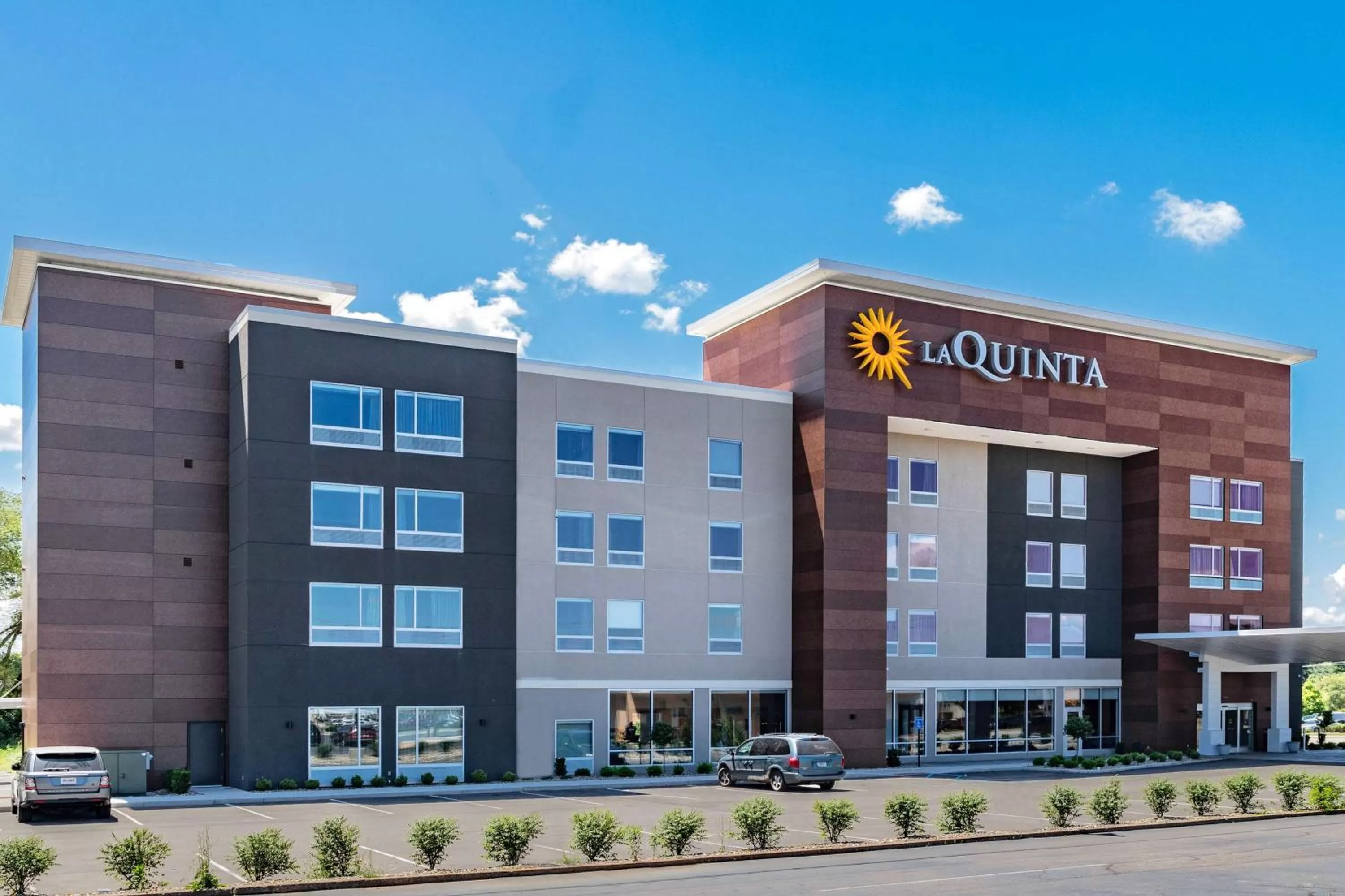 LaQuinta Suites by Wyndham South Bend Notre Dame Area