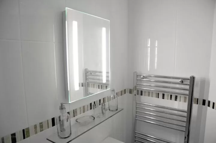 Accessible Twin Room in Royal George Hotel