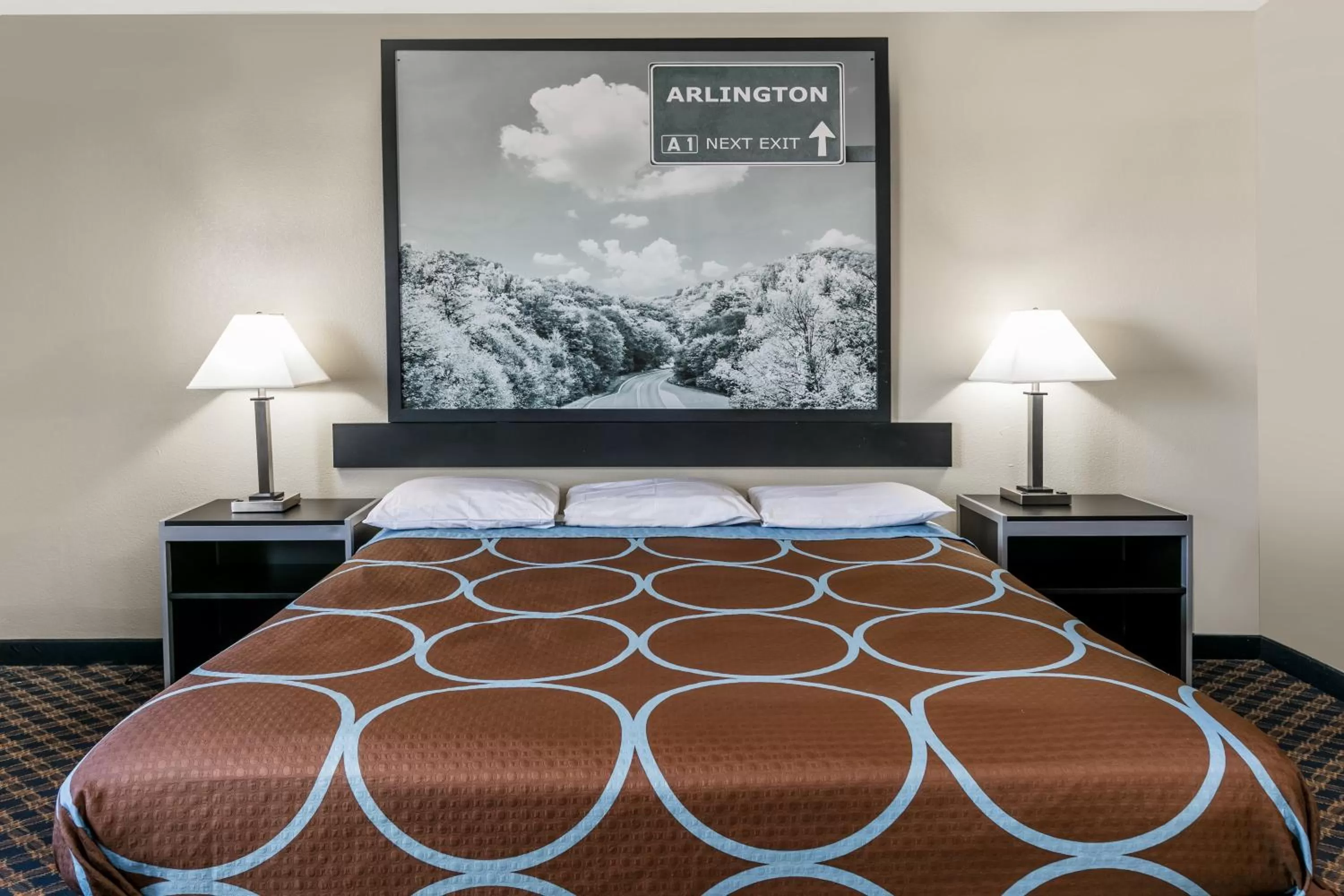 King Room with Bath Tub - Mobility Accessible/Non-Smoking in Super 8 by Wyndham Arlington Near AT&T Stadium