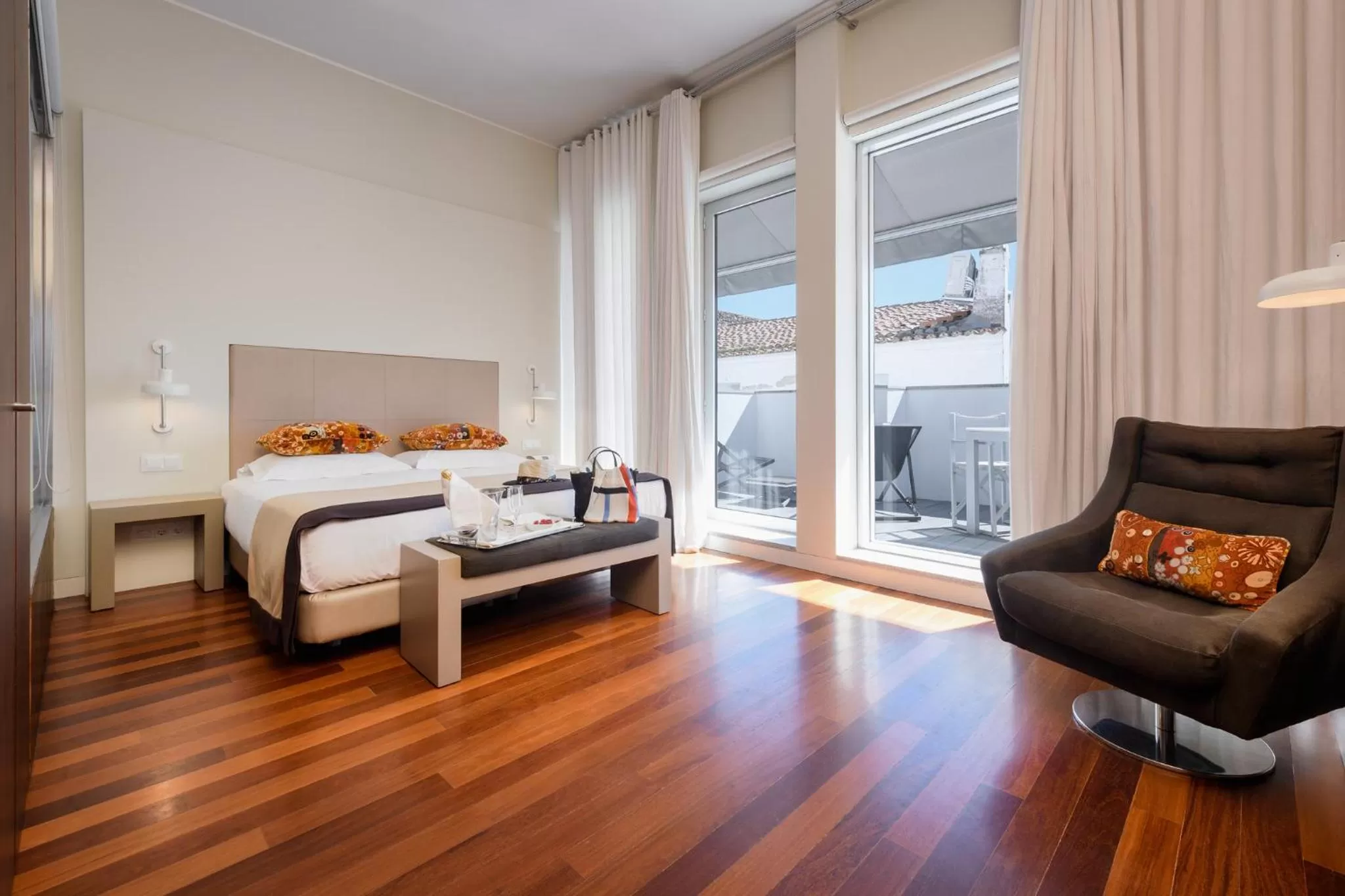 Classic Room with Balcony City View - single occupancy in M'AR De AR Aqueduto