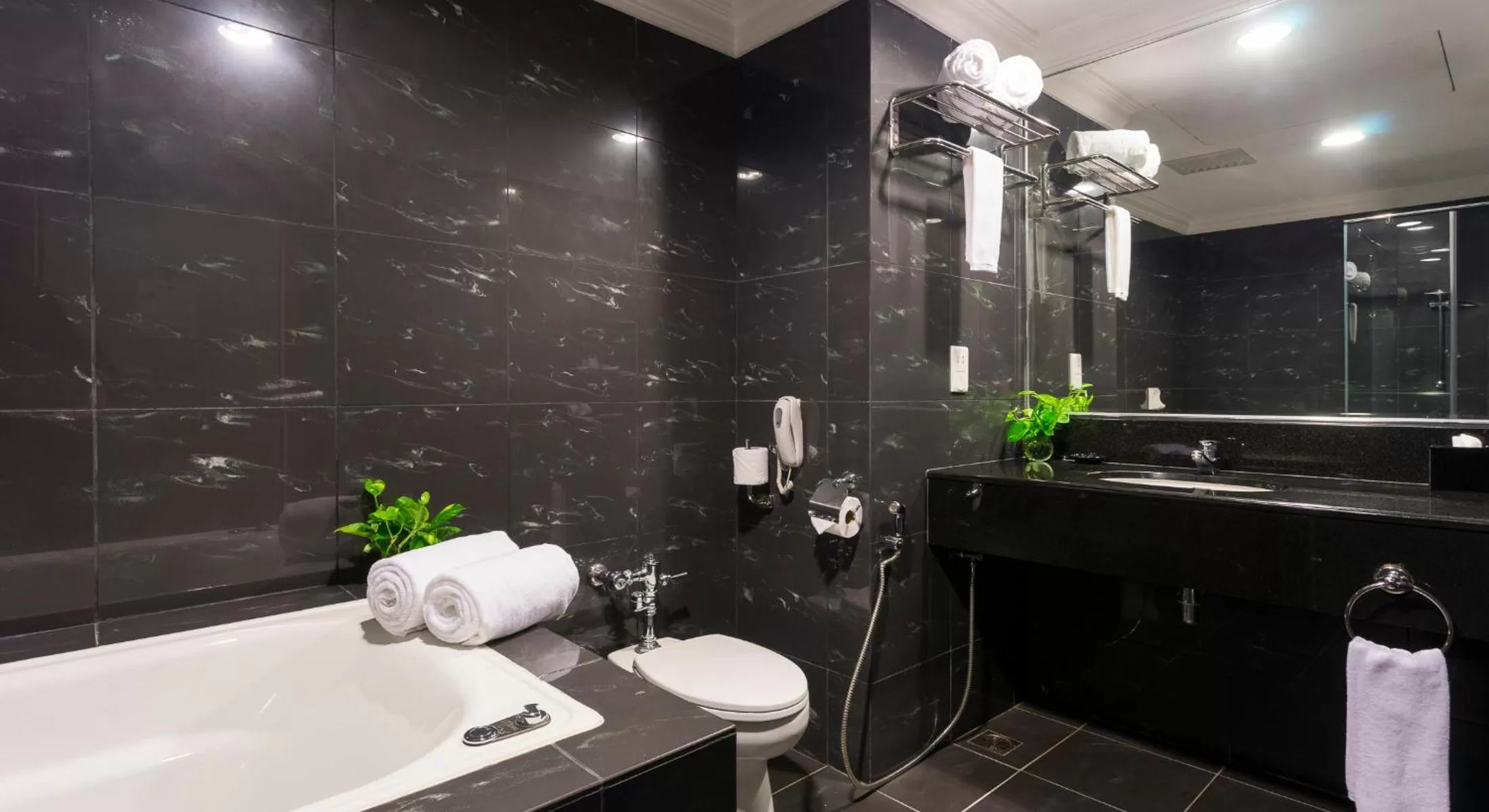 Deluxe Twin Room in Bayview Hotel Melaka