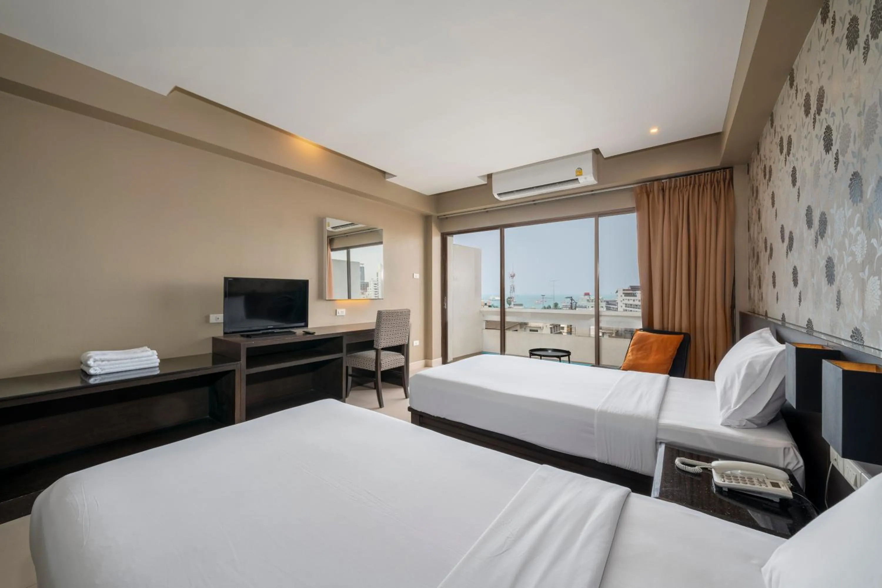 Superior Room with City View in Welcome Plaza Hotel Pattaya