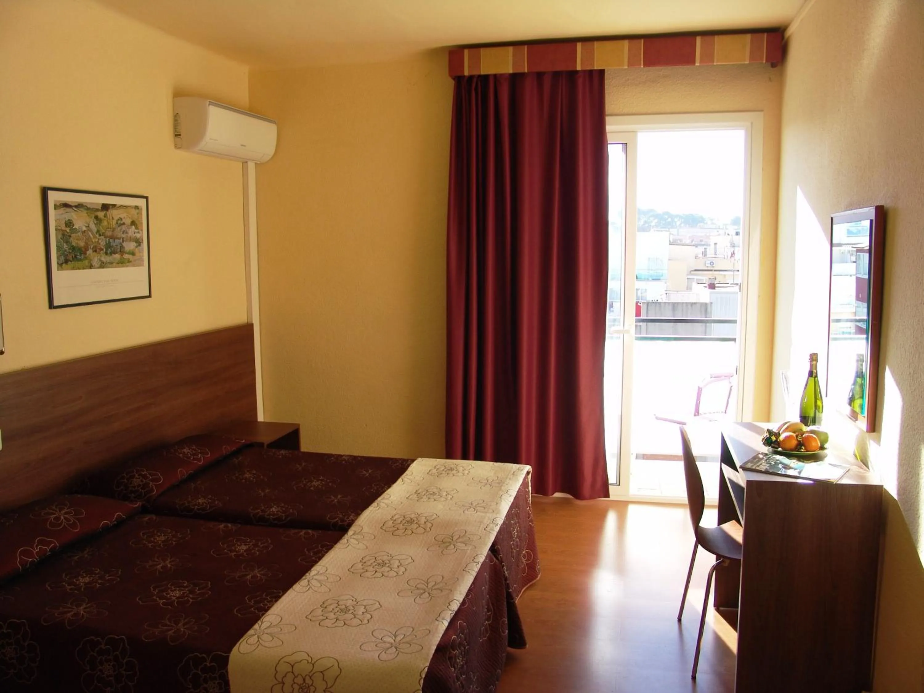 Triple Room in Hotel Golden Sand