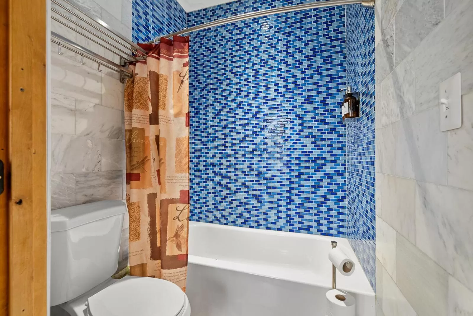 Superior Queen Room in Qupqugiaq Inn