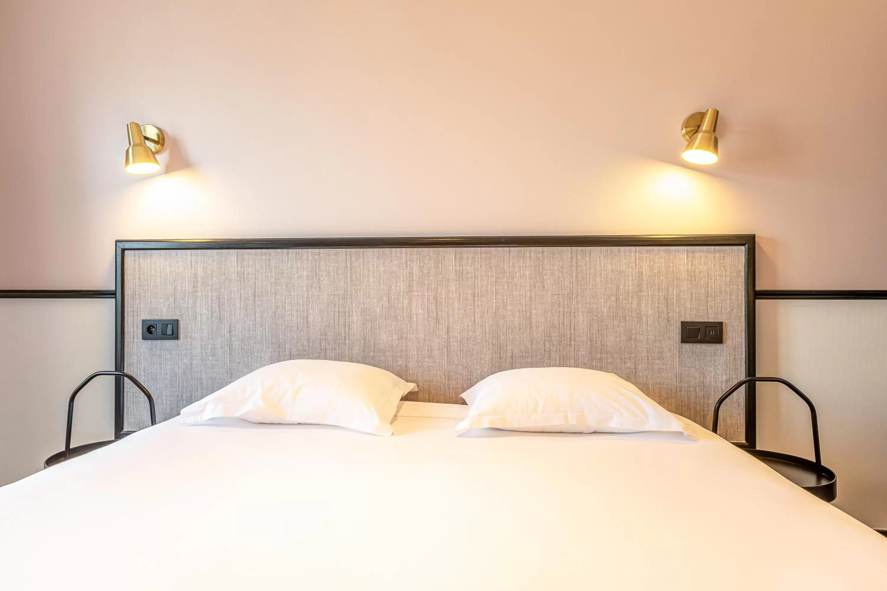 Two Connecting Double Rooms in Hotel de l'Aqueduc