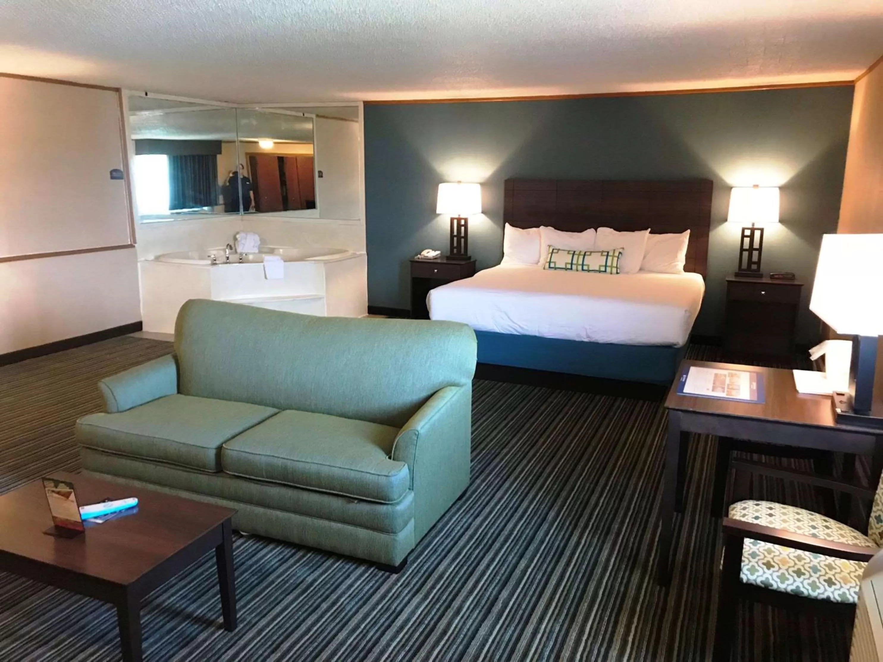 Deluxe King Suite - Non-Smoking in Best Western Woodhaven Inn