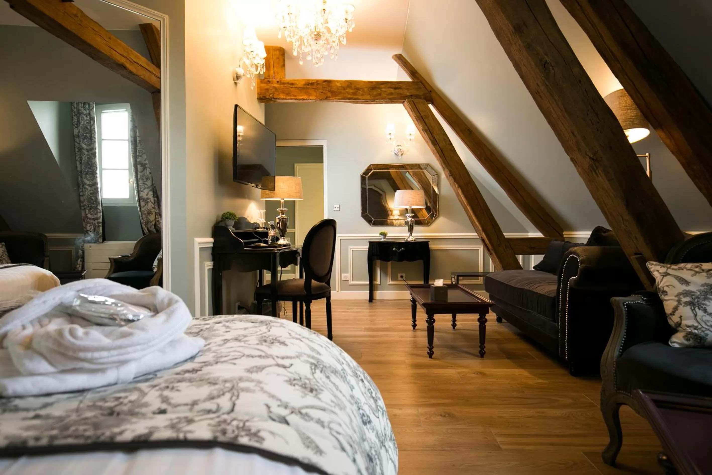 Prestige King Room in Hotel & Spa Le Grand Monarque, BW Premier Collection