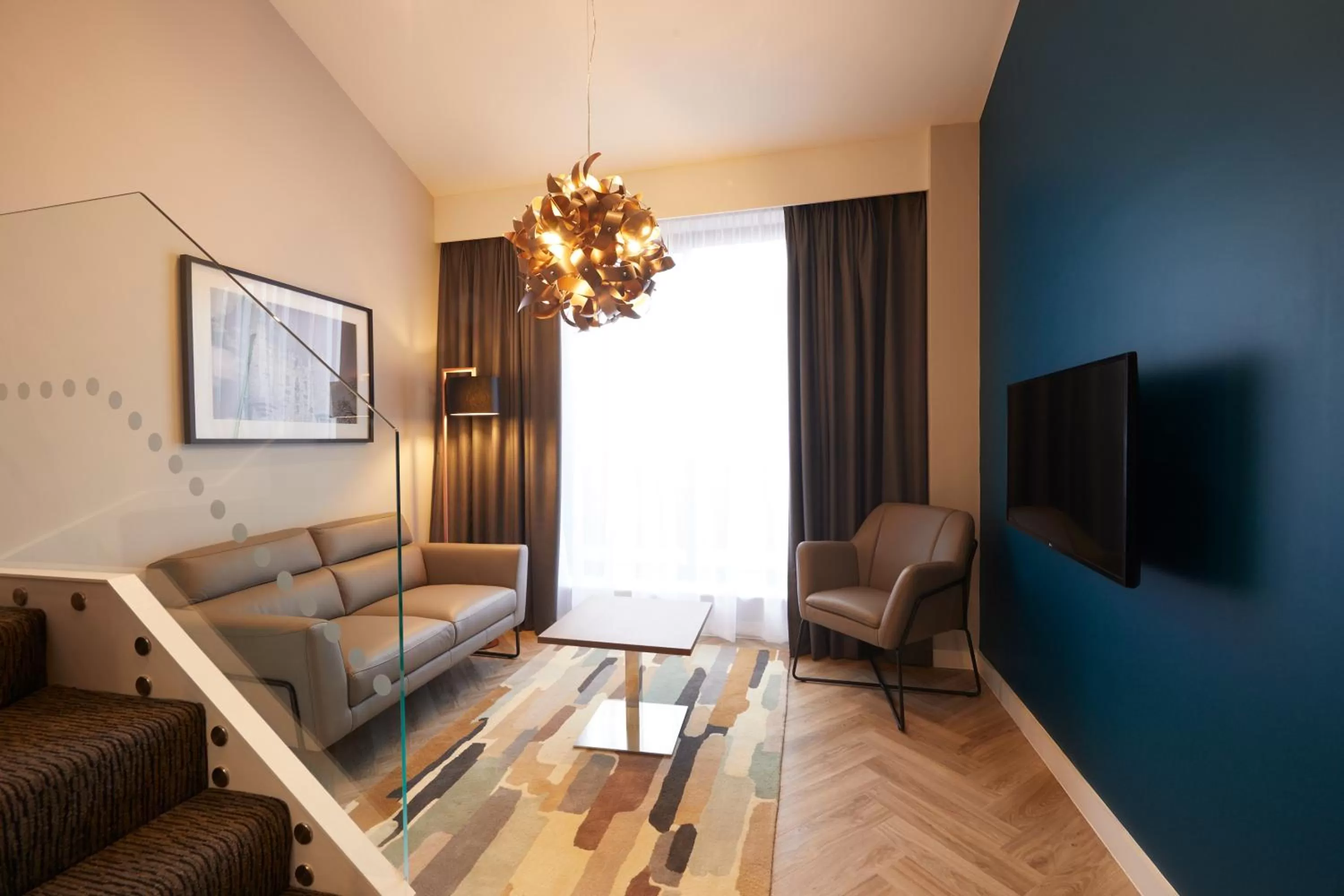 Loft Suite with Balcony in Roomzzz York City