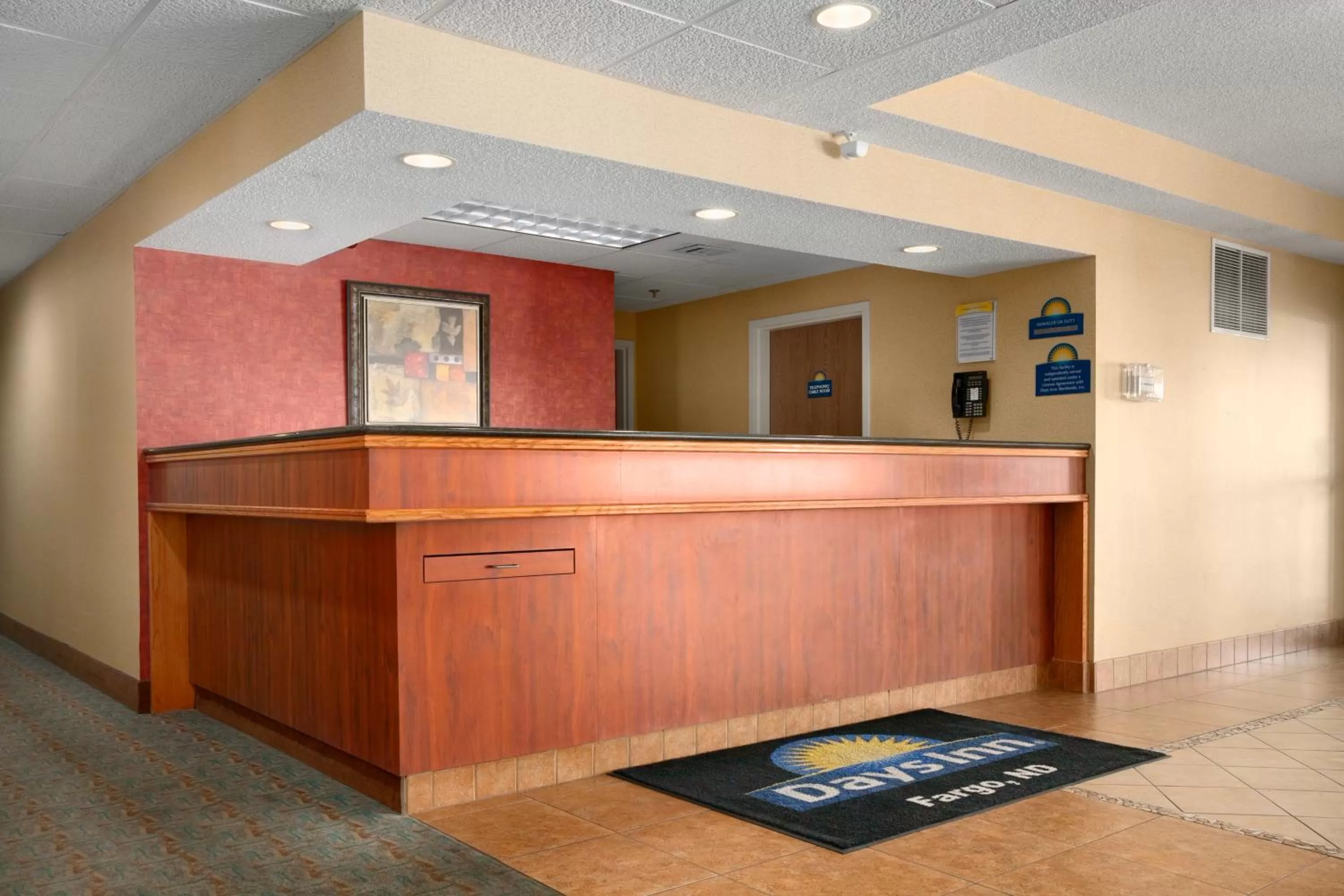 Queen Room - Non-Smoking in Days Inn by Wyndham Fargo - West Acres