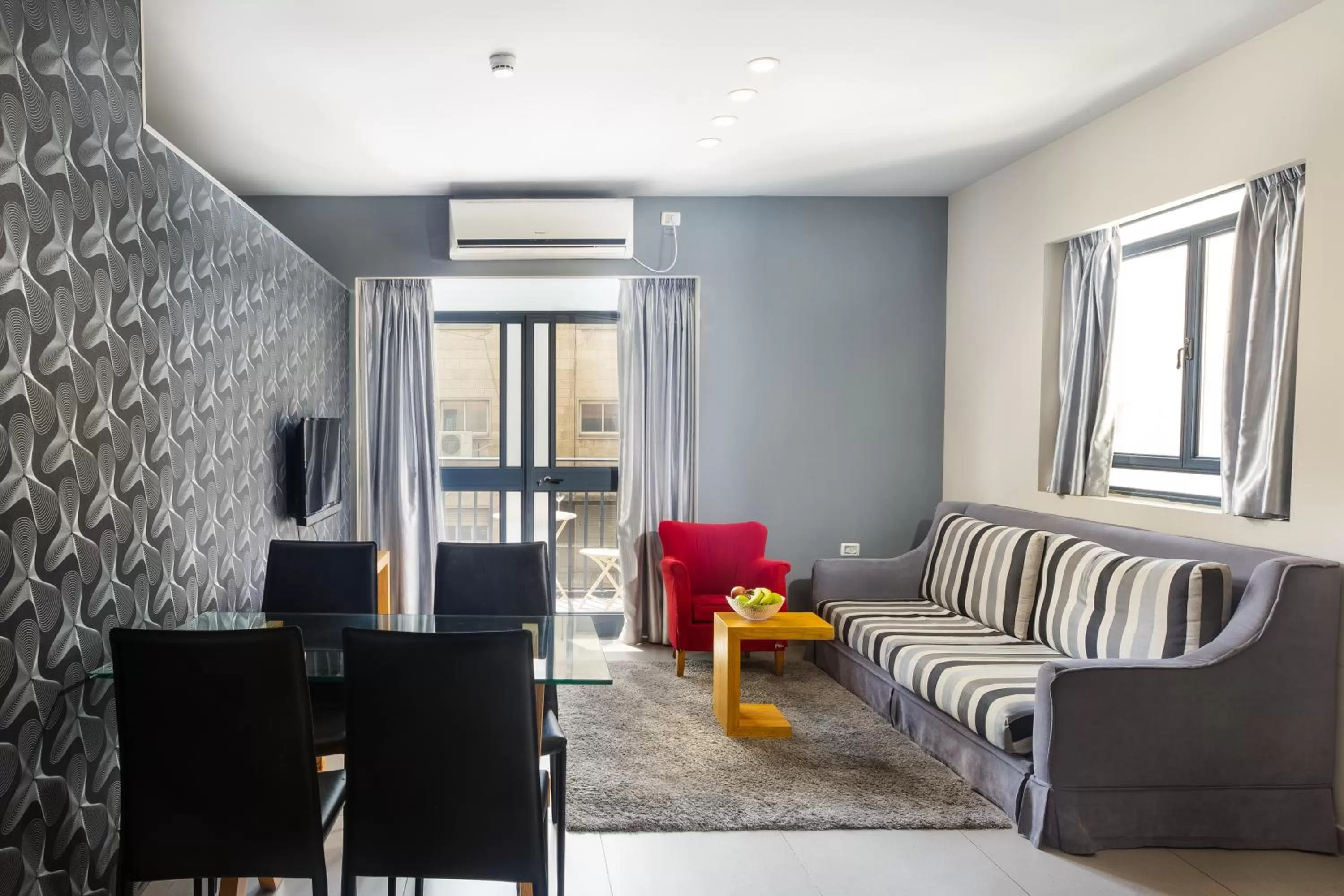 Family Suite with Balcony in Hillel 11 Hotel