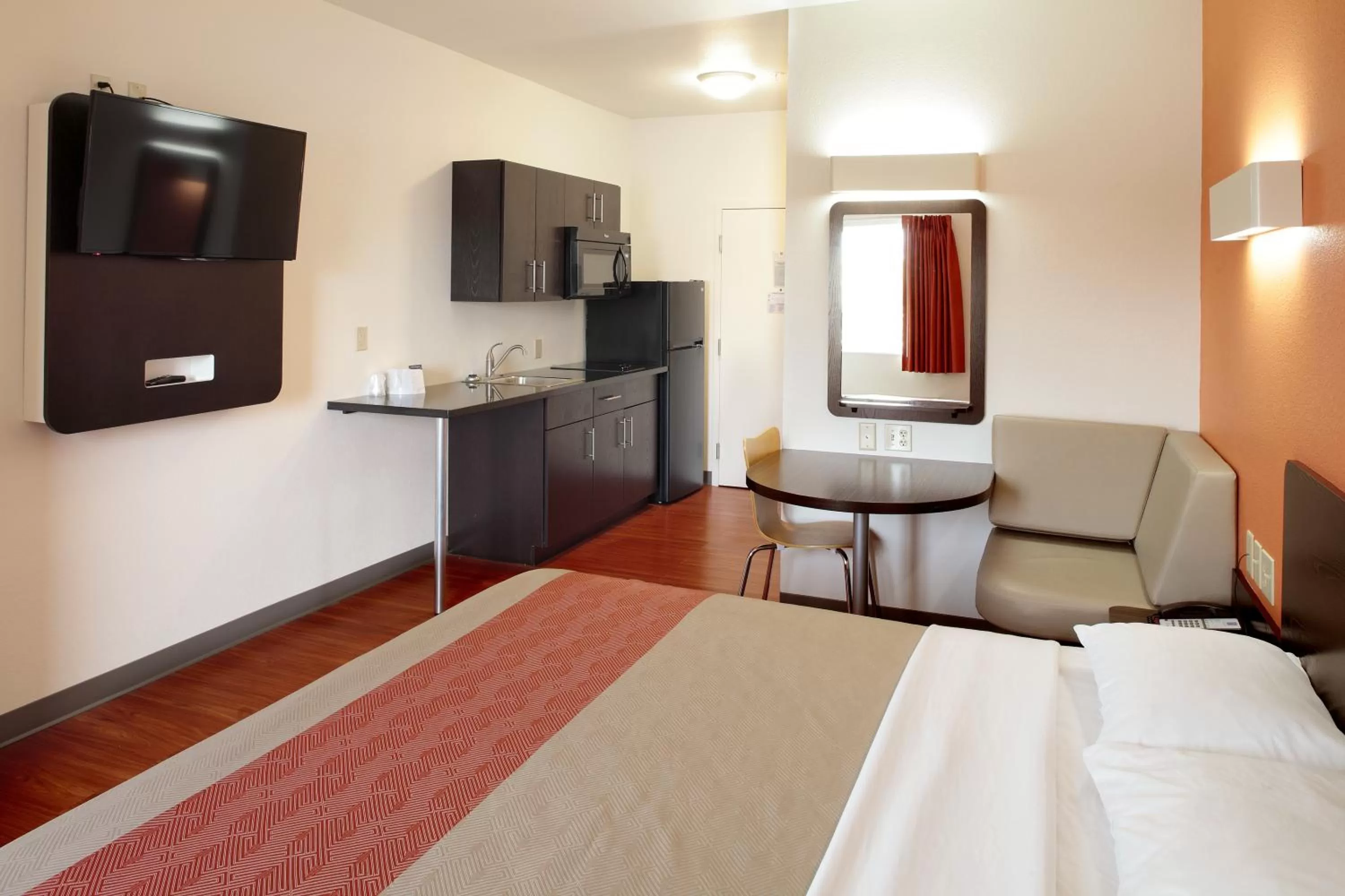 Deluxe King Room - Non-Smoking in Motel 6 Wilkes Barre Arena