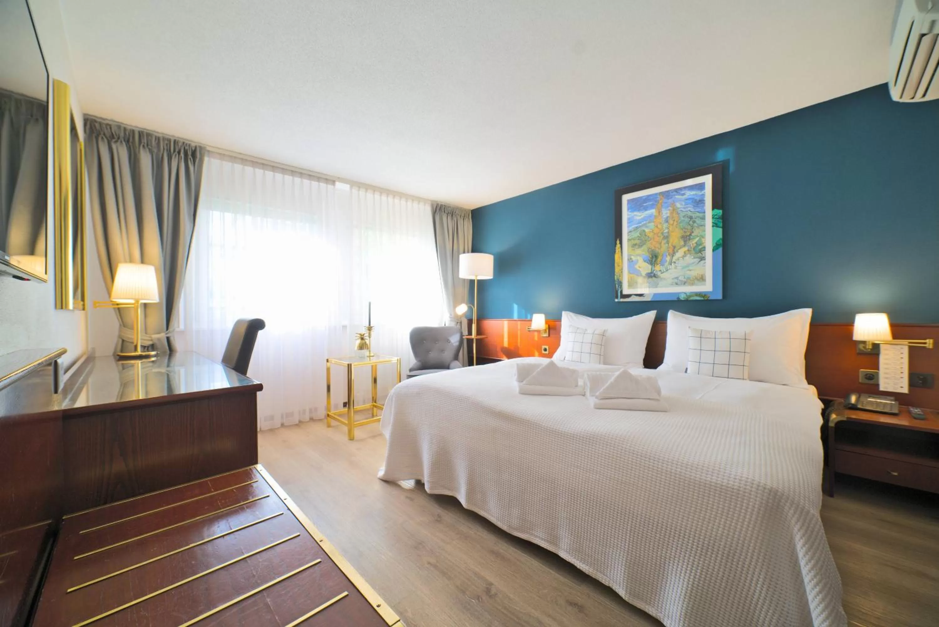 Superior Room with King Bed in Tulip Inn Beaulieu Lausanne