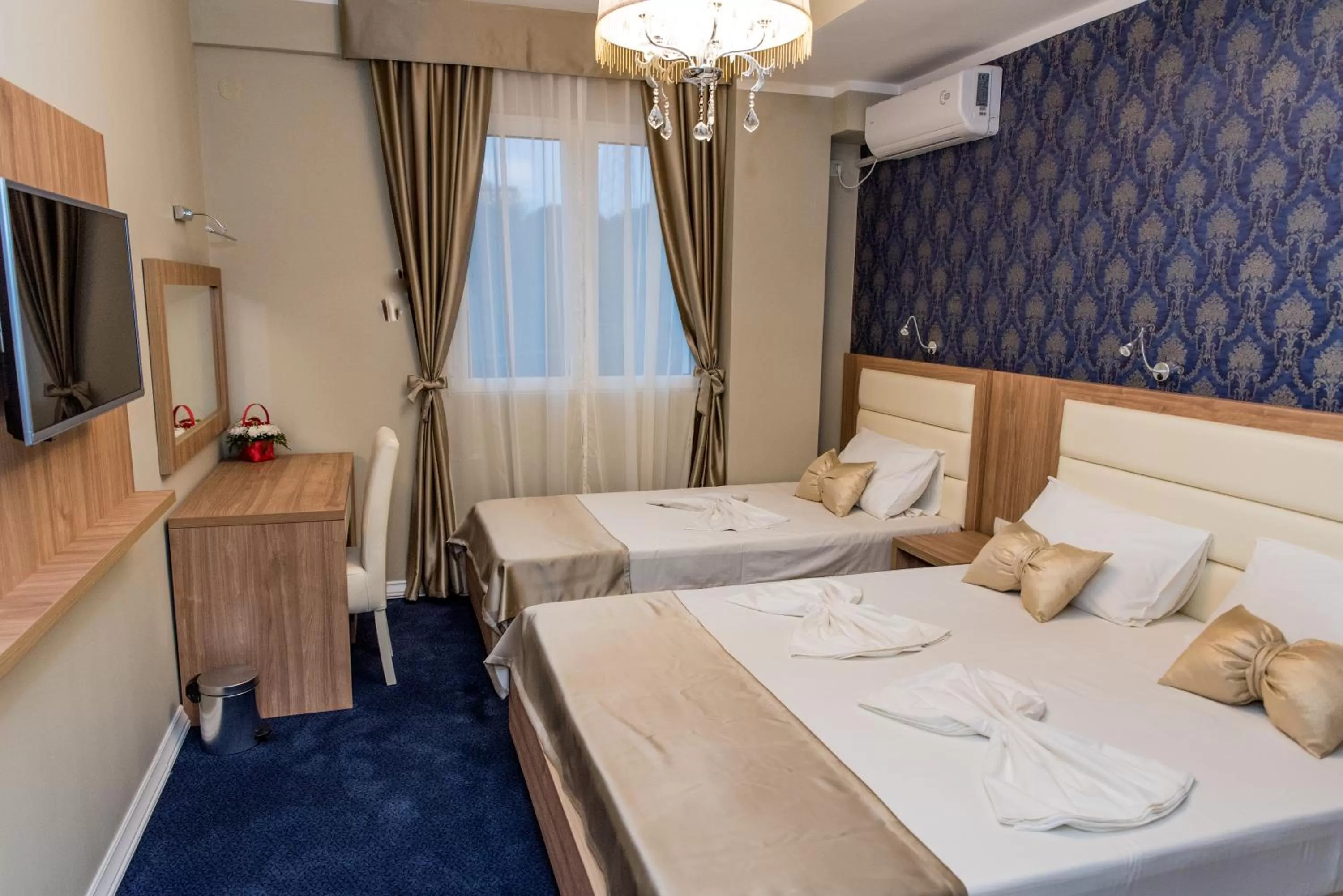 Deluxe Triple Room in Hotel Crnogorska Kuća