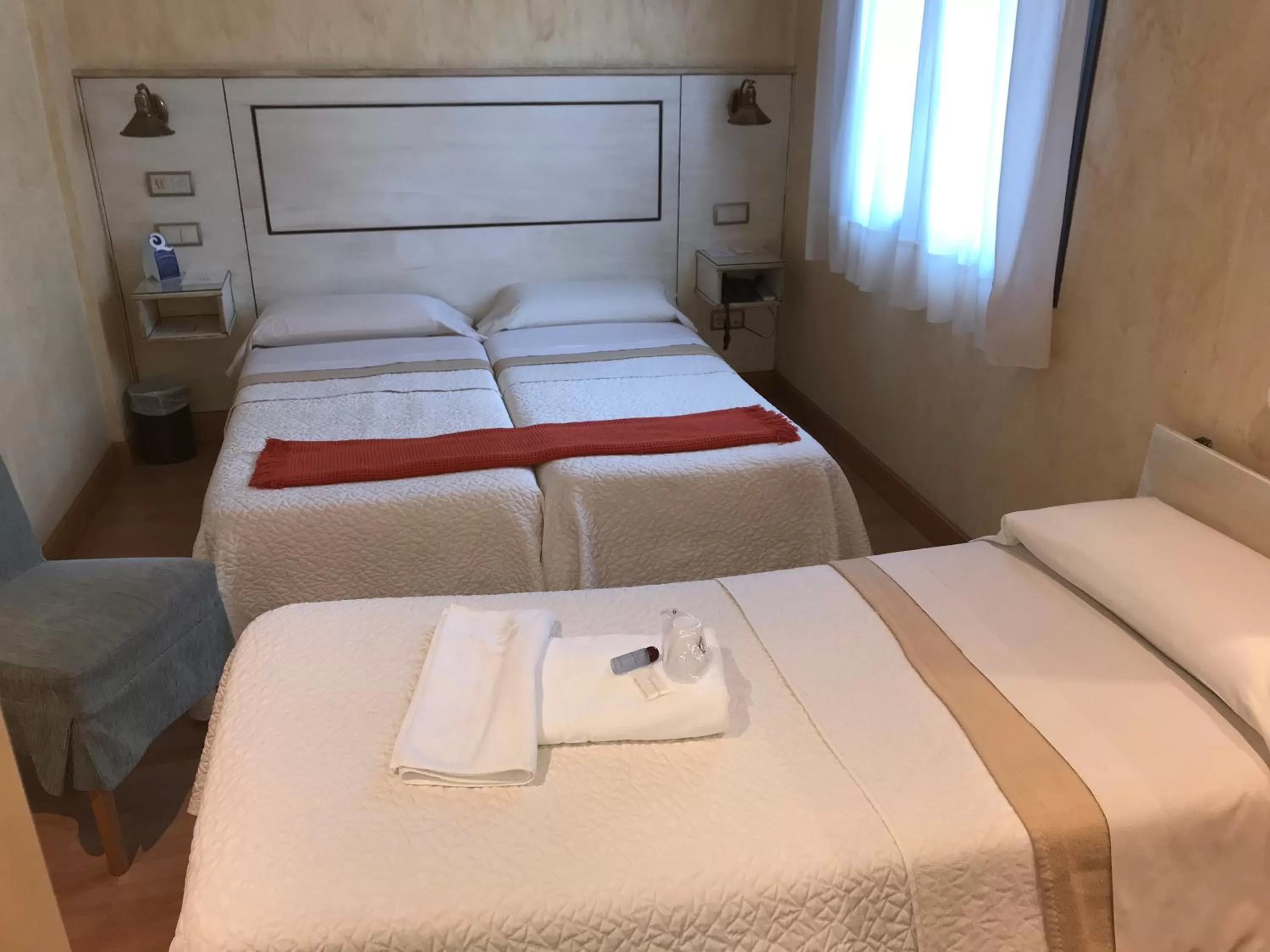 Triple Room in Hotel Castillo de Javier