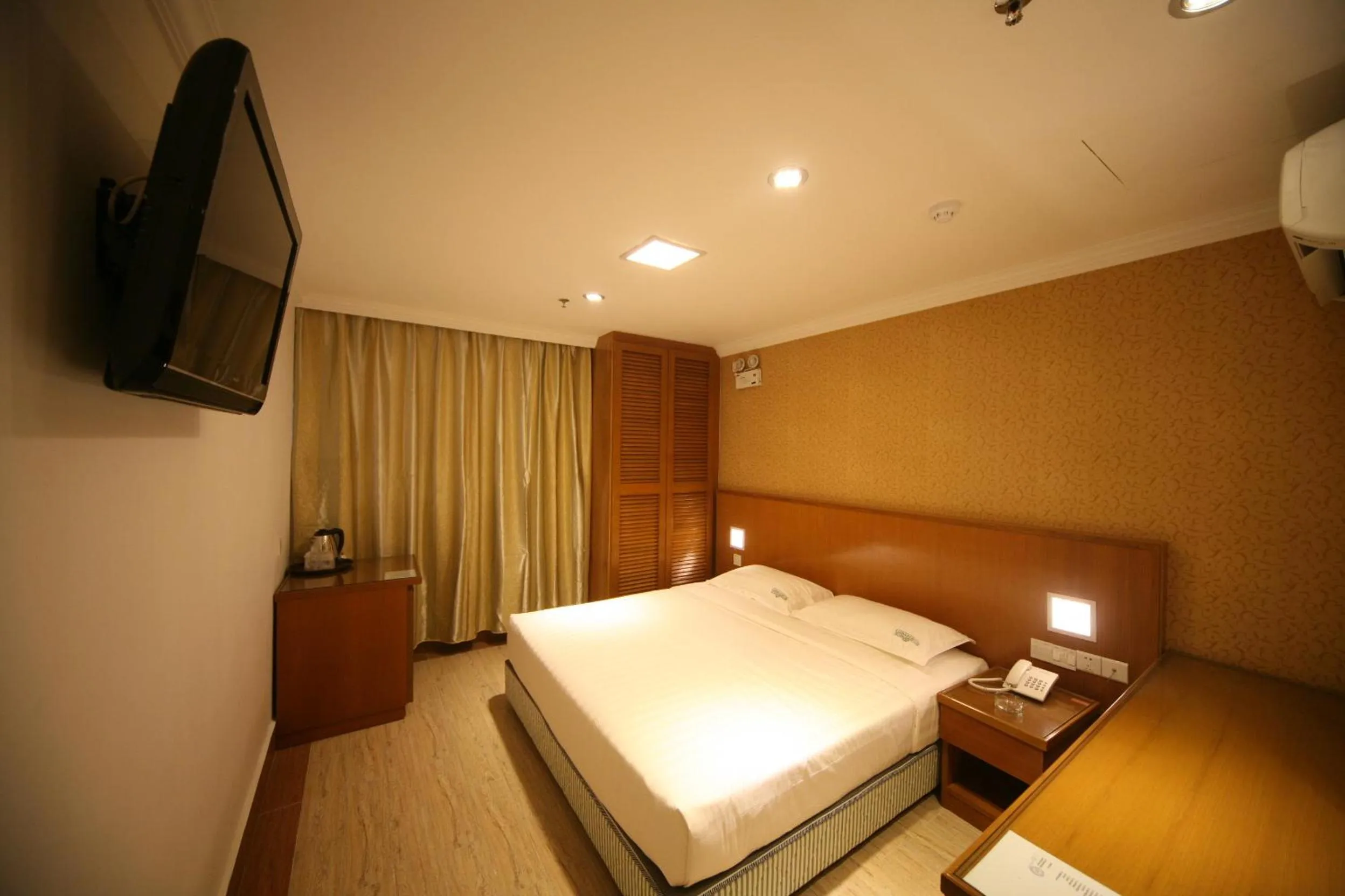 Deluxe Double Room in Cardogan Hotel